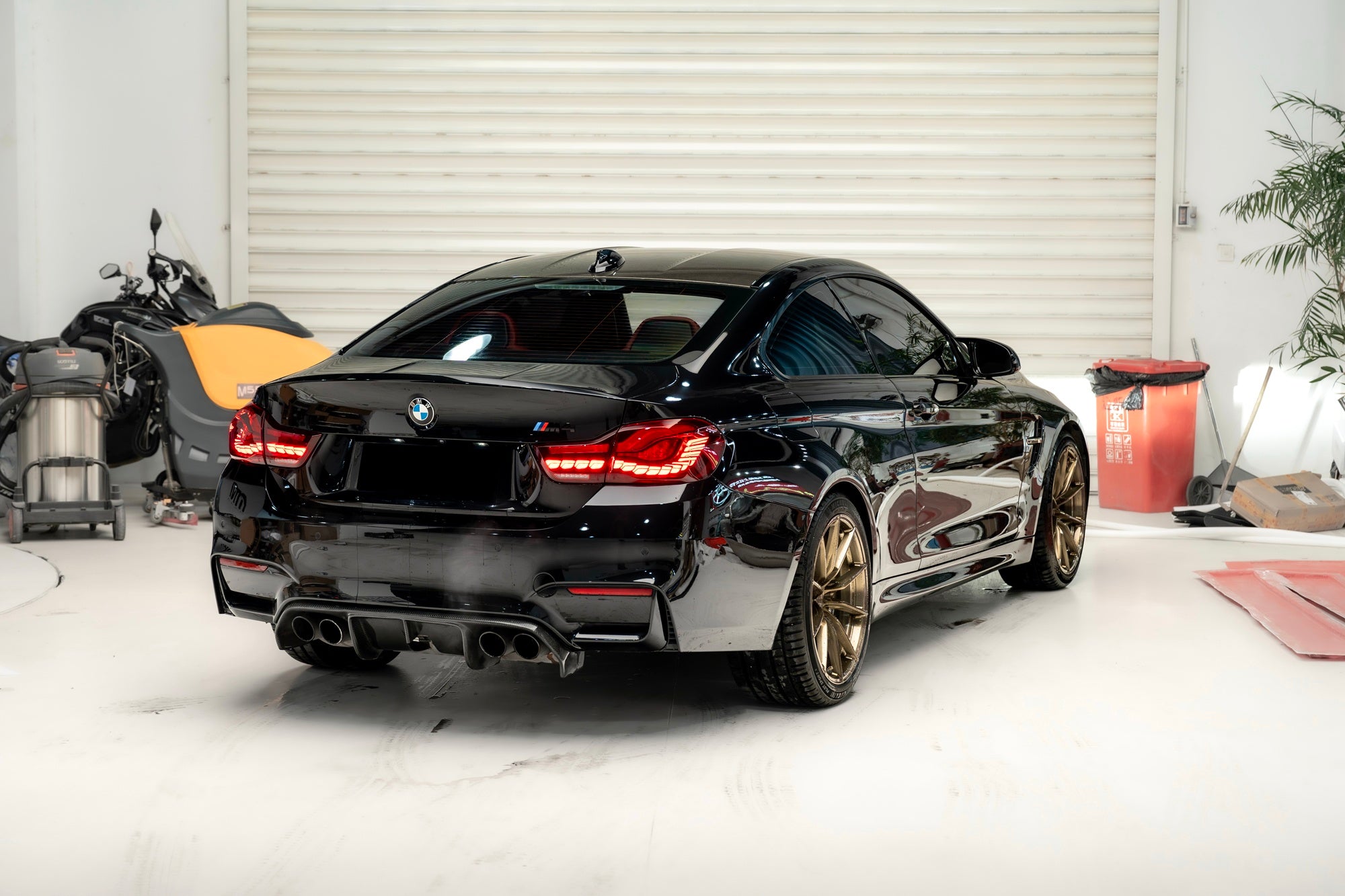 BMW M4-002-FG 011M