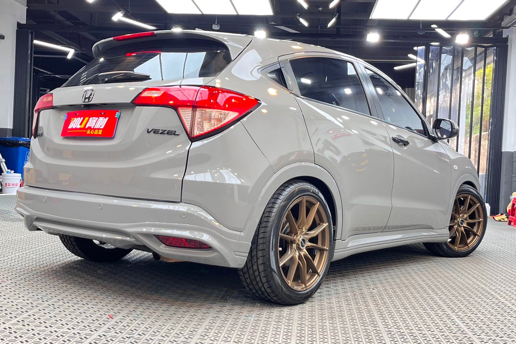 HONDA VEZEL-002-FF 011