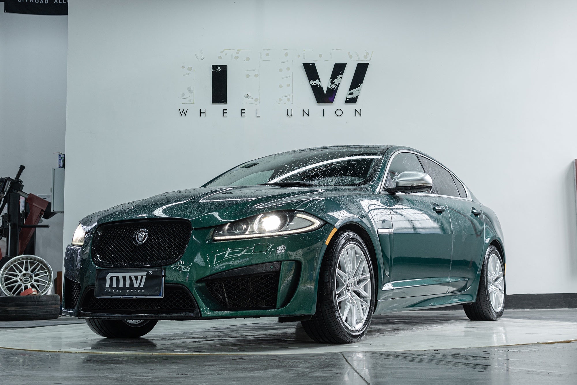 JAGUAR XF-004-MST 715