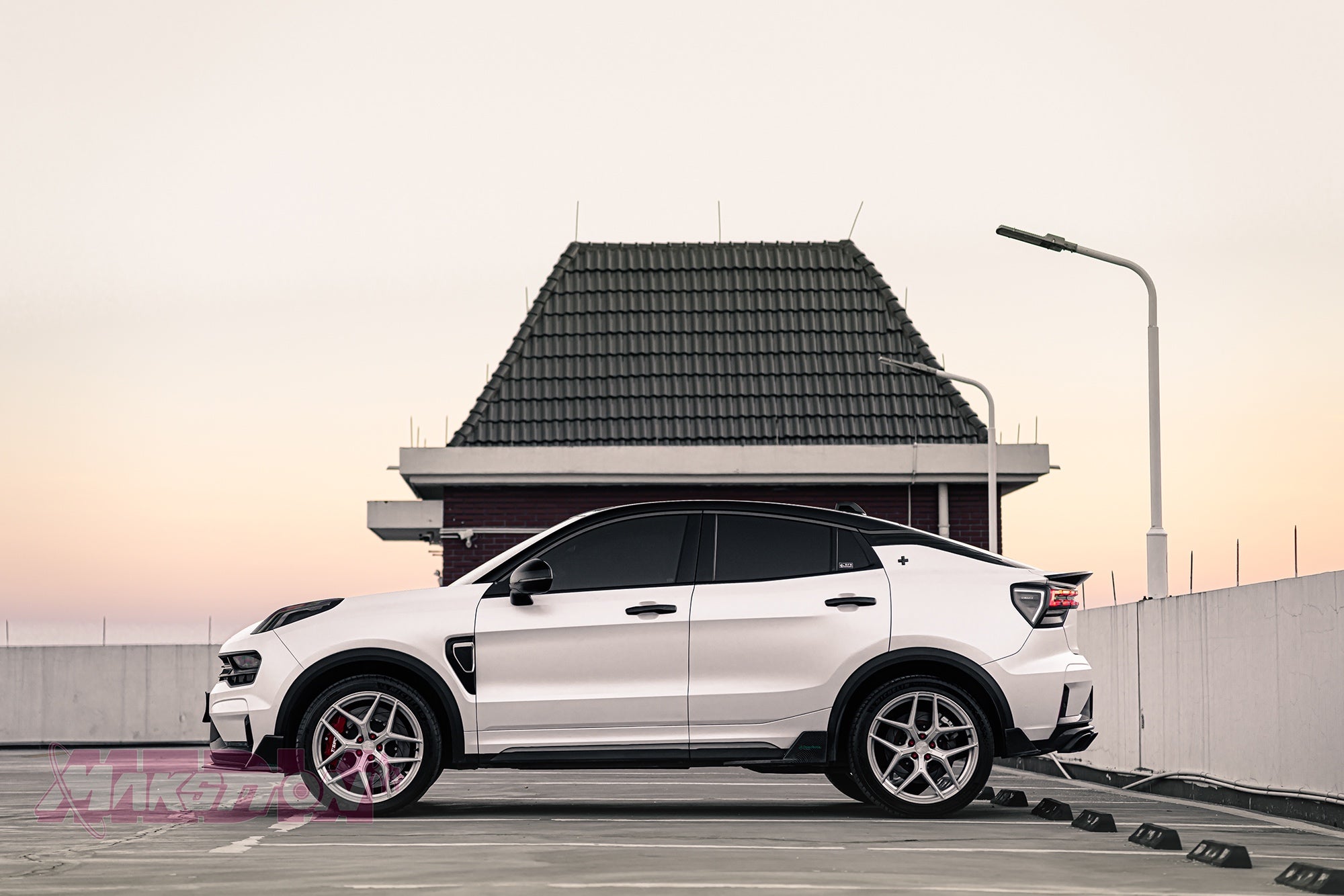 LYNK&CO 05-001-FG FK07