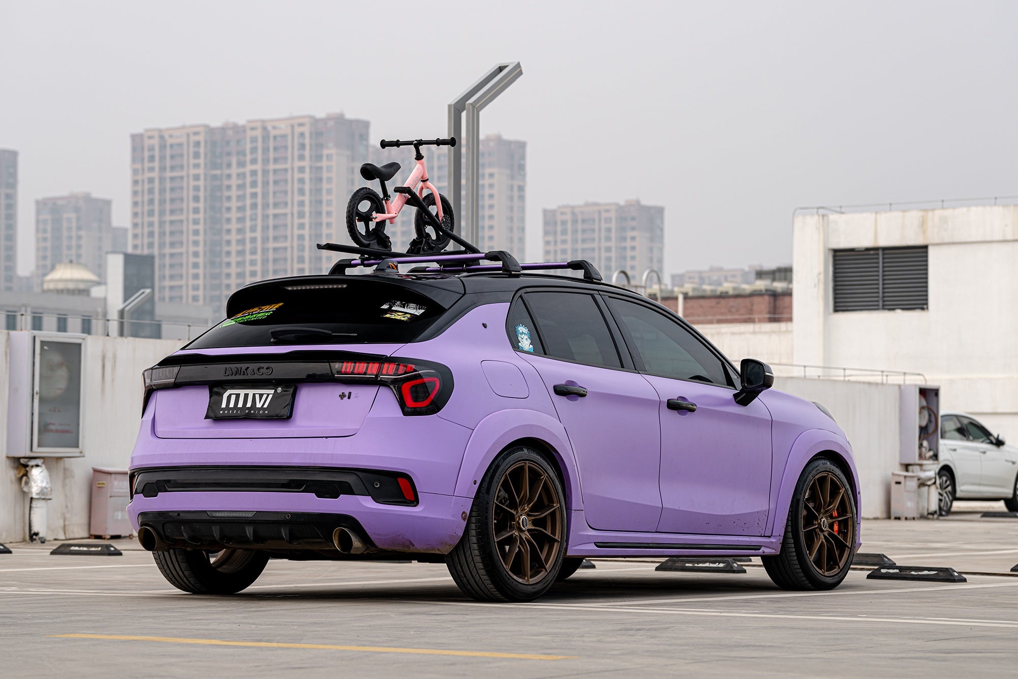 LYNK&CO 02 HATCHBACK-005-FF 011