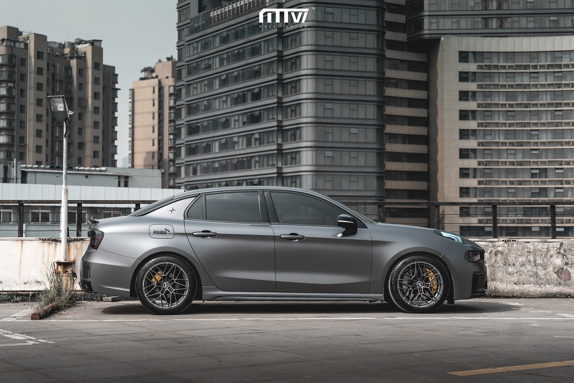 LYNK&CO 03-001-MST 718
