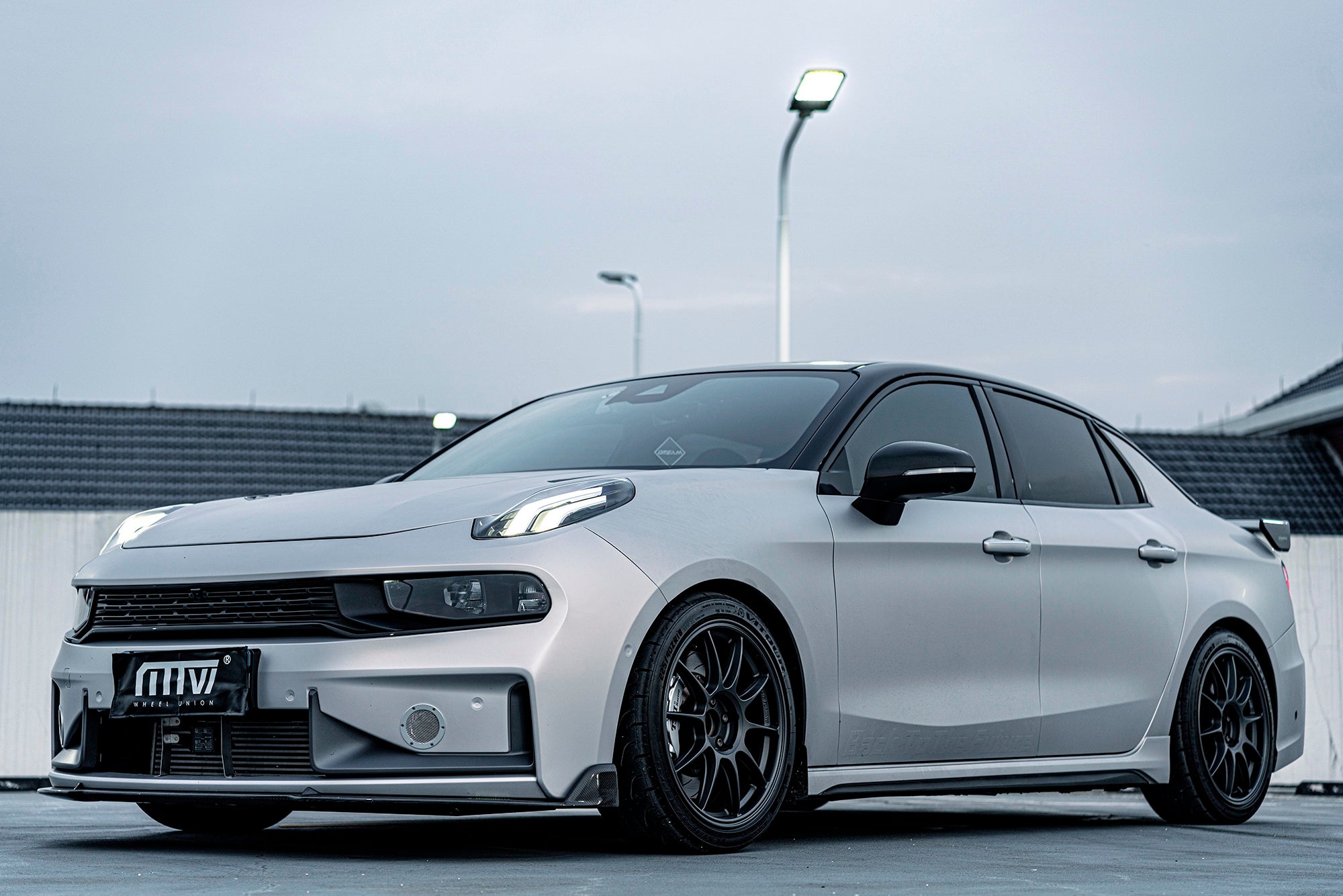 LYNK&CO 03-006-FF 007
