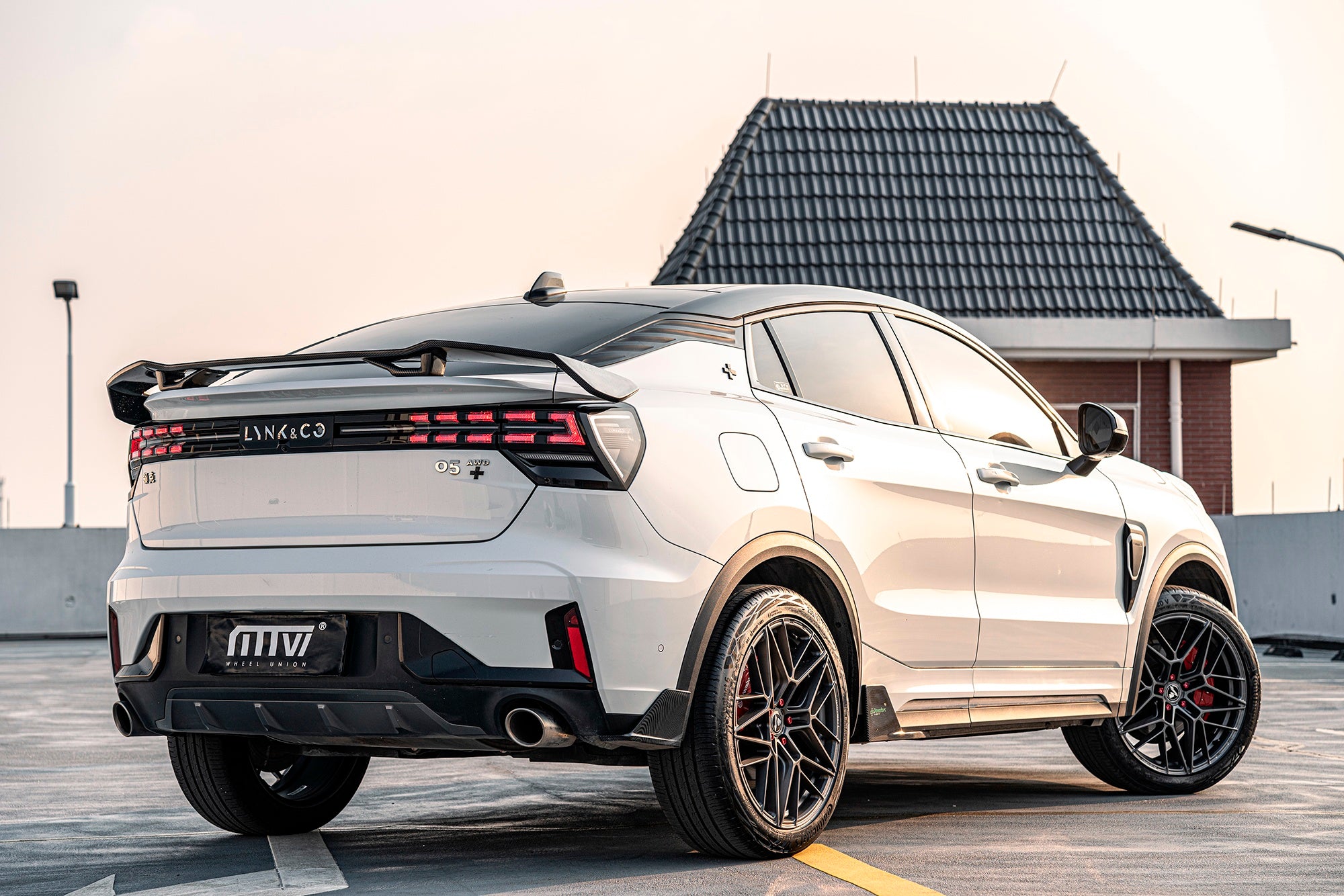 LYNK&CO 05-005-MST 718