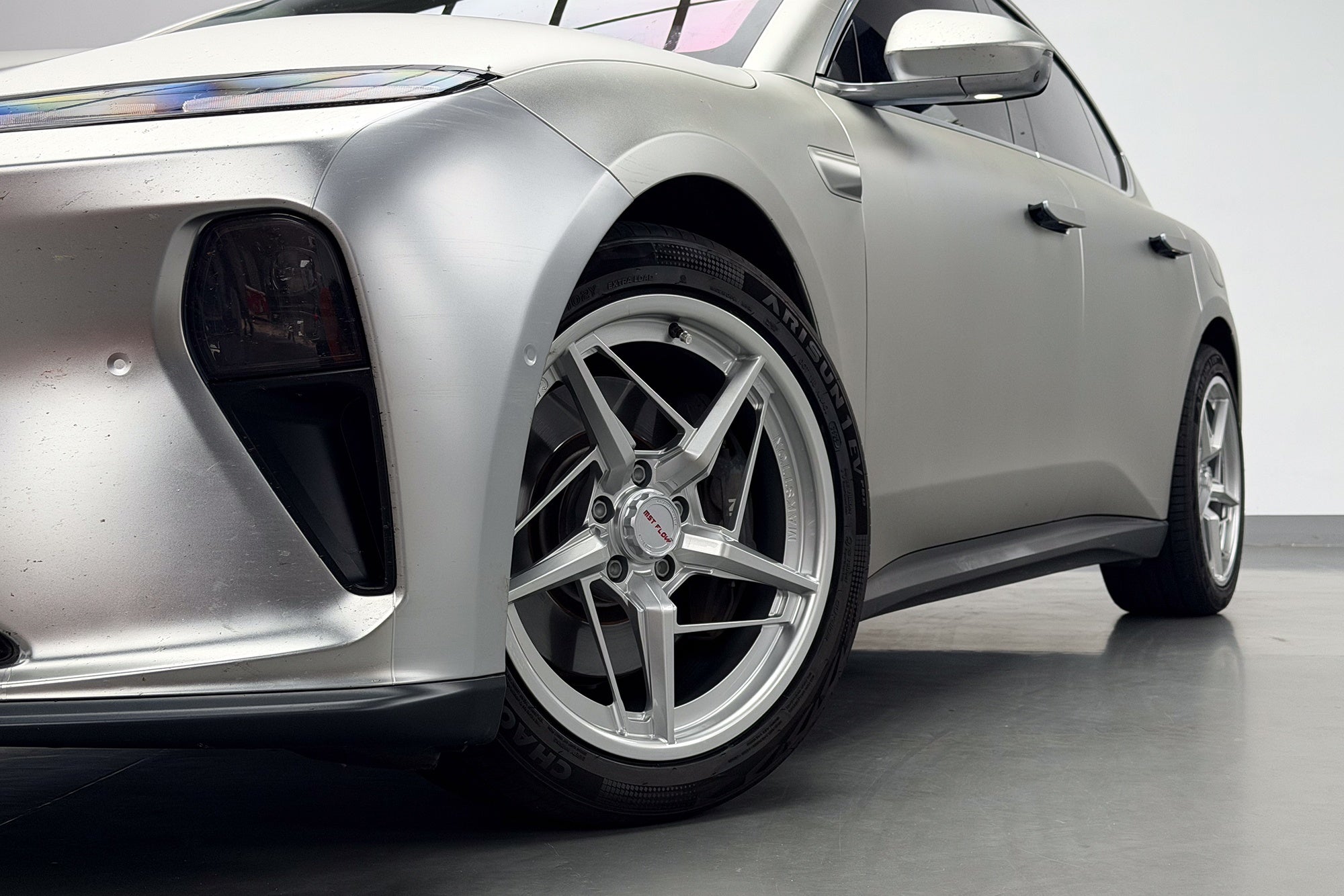 NIO ET5-002-FG LURK5