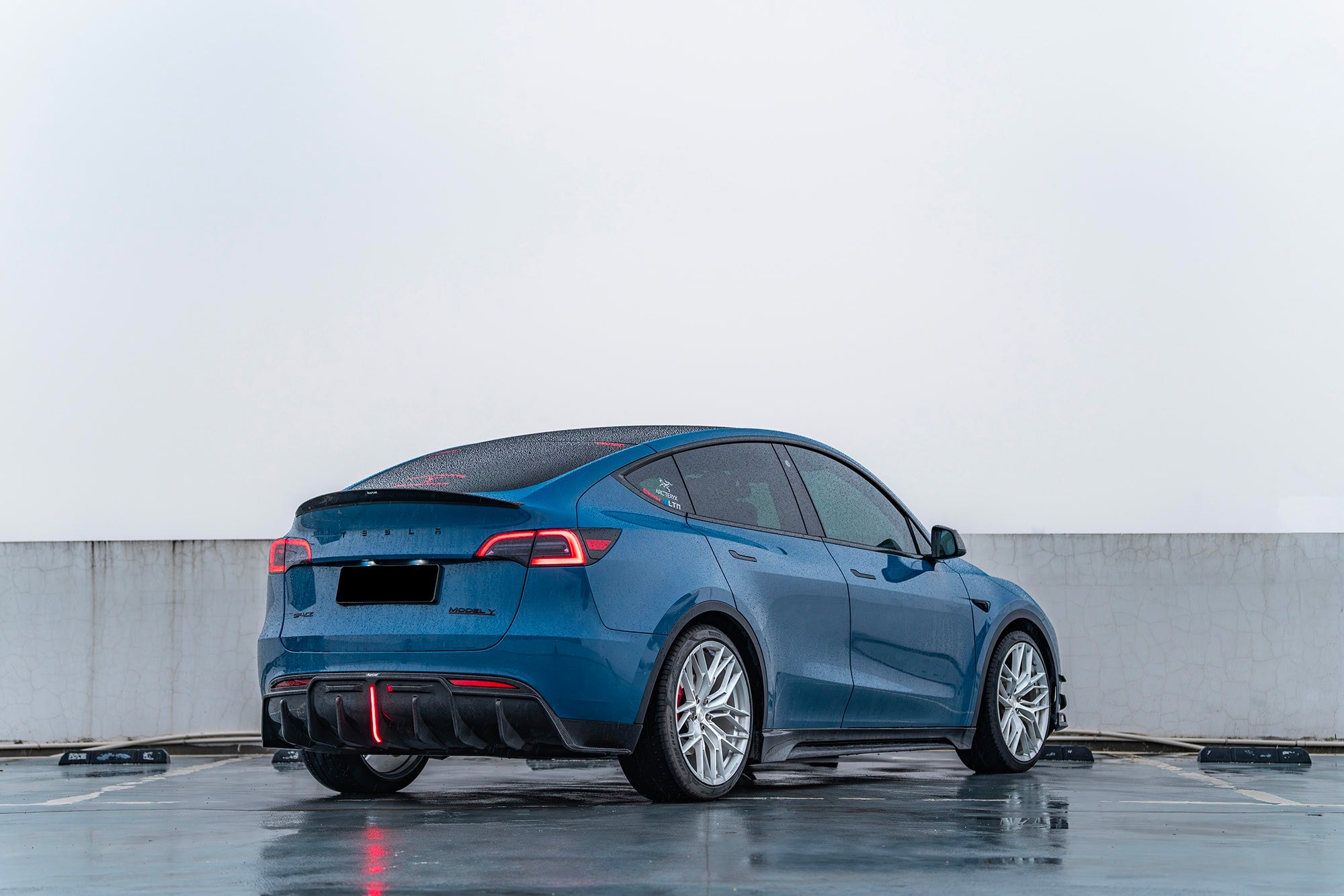 TESLA MODELY-002-FG FK08