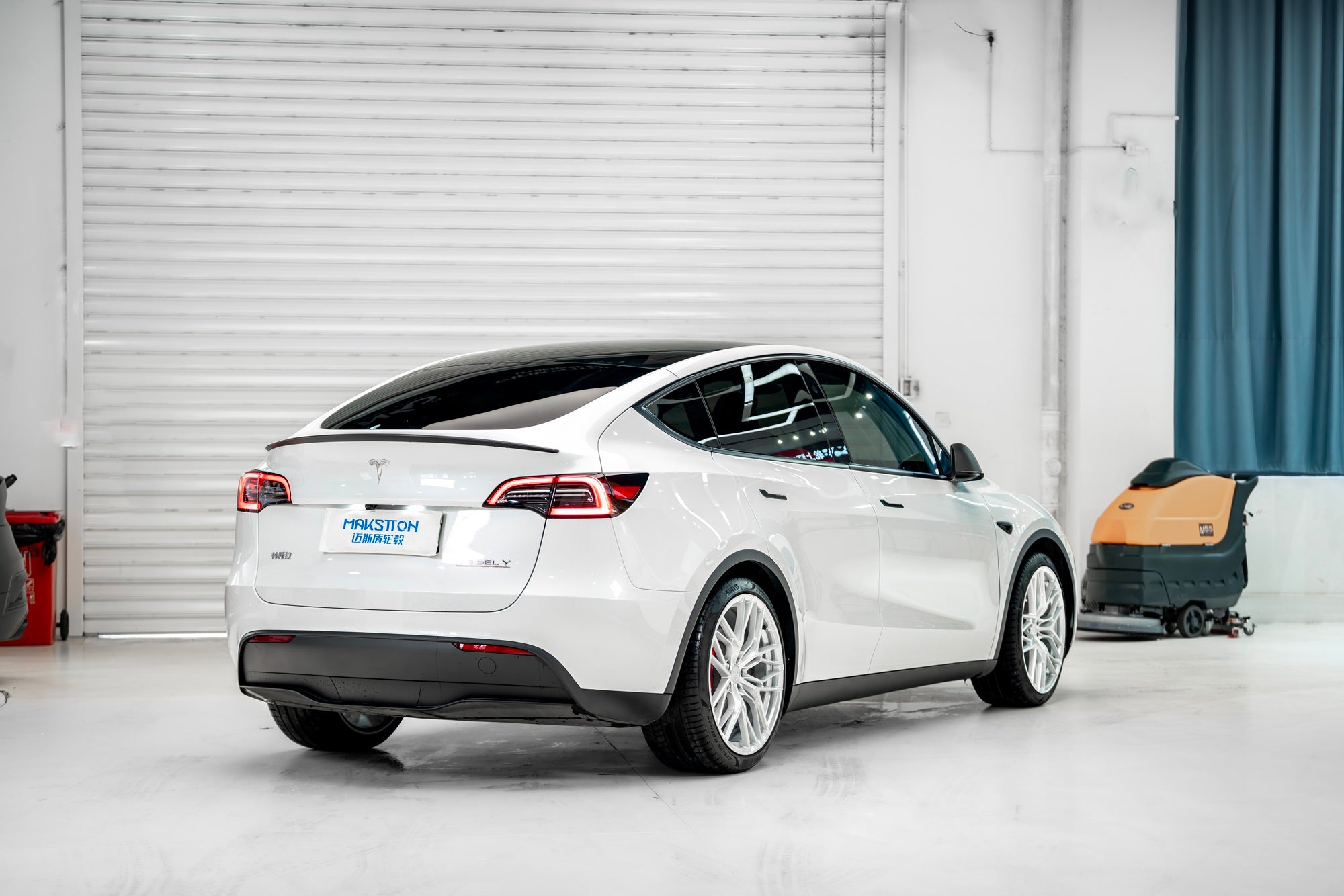 TESLA MODELY-003-FG FK08