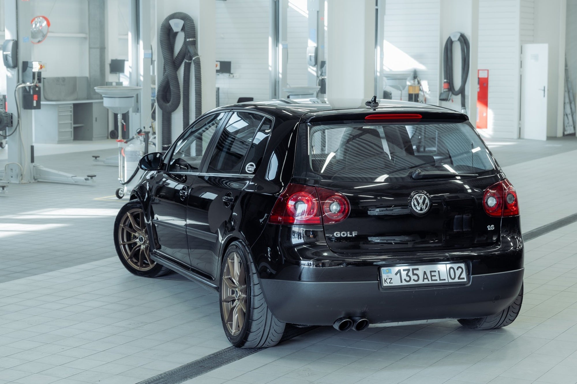 VOLKSWAGEN GOLF 5TH GEN-003-FF 011
