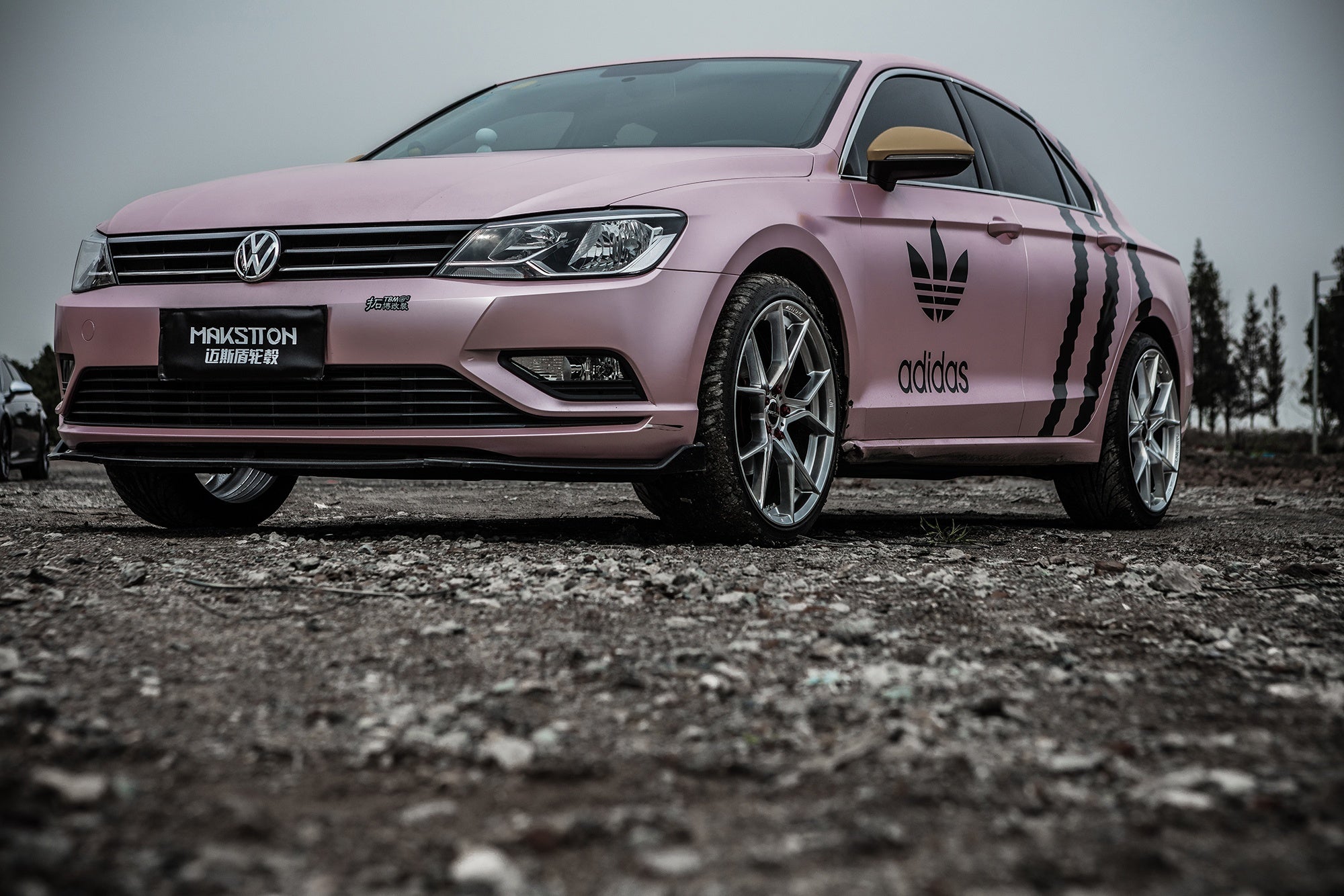 VOLKSWAGEN LAMANDO-003-FF 101
