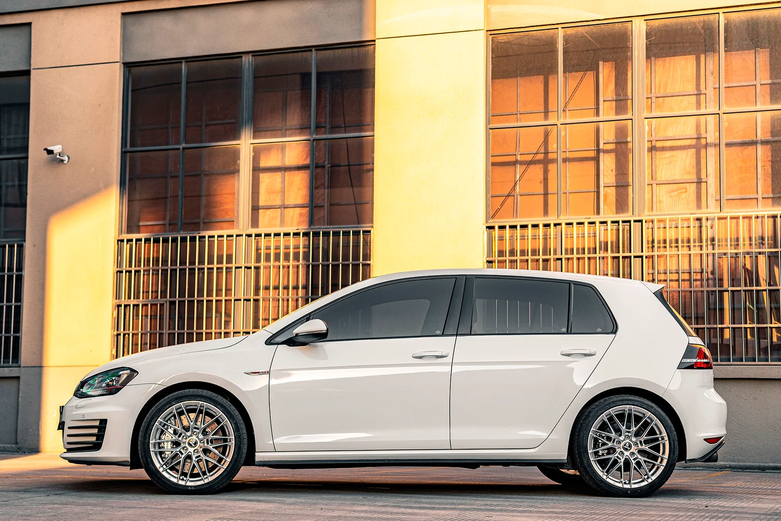 大众高尔夫七代GTI · MST 715 轮毂装车实拍，第1张
