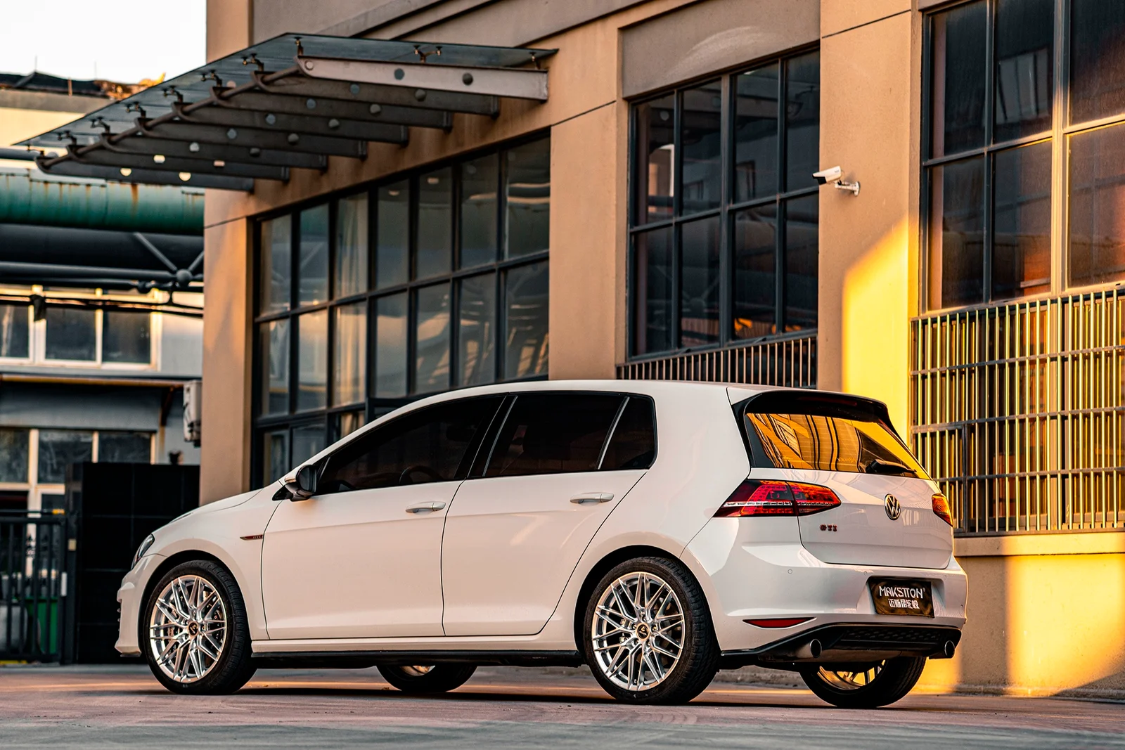 大众高尔夫七代GTI · MST 715 轮毂装车实拍，第5张