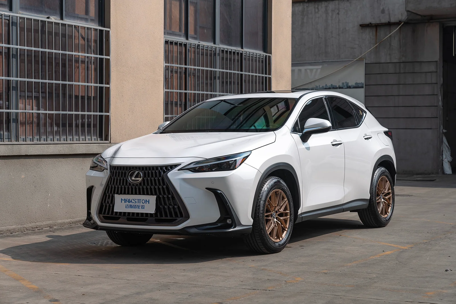 雷克萨斯NX350 · MST 715 轮毂装车实拍，第5张