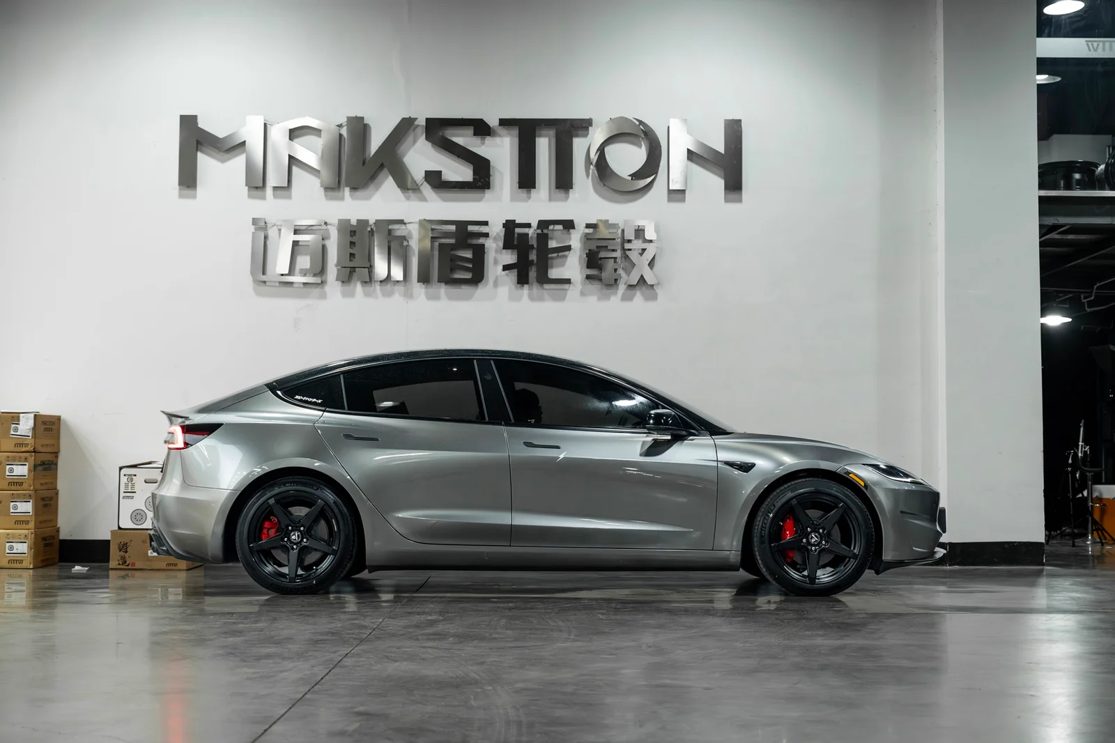 特斯拉Model3焕新版改装MAKSTTON MST 71618寸轮毂实拍图