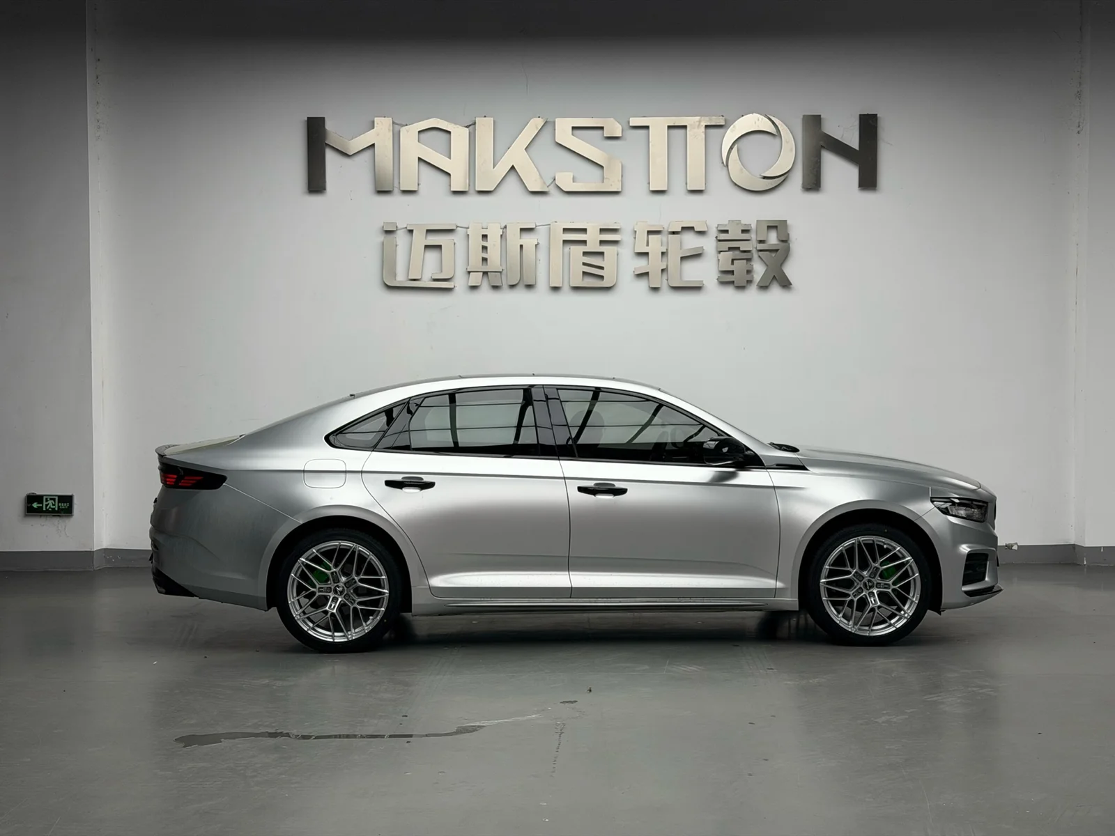 吉利星瑞搭载MAKSTTON MST 718 19寸轮毂实拍图