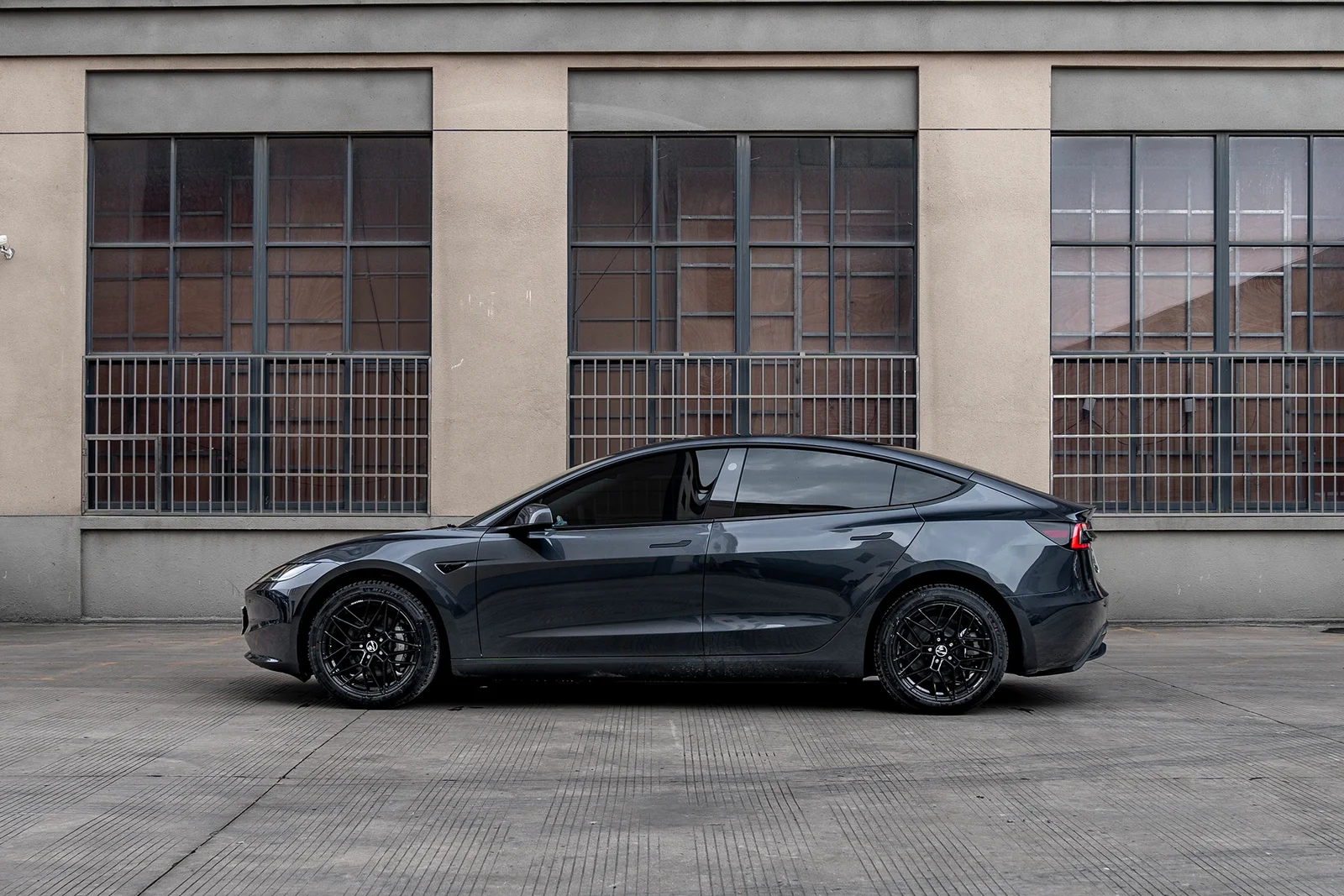 特斯拉Model3焕新版 · MST 718 轮毂装车实拍，第1张