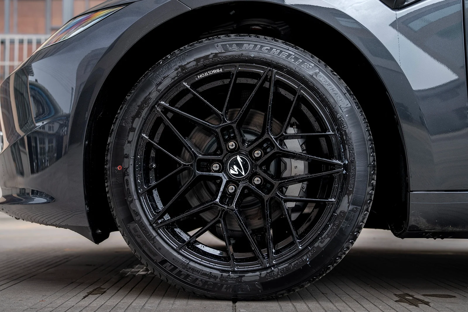 特斯拉Model3焕新版 · MST 718 轮毂装车实拍，第2张