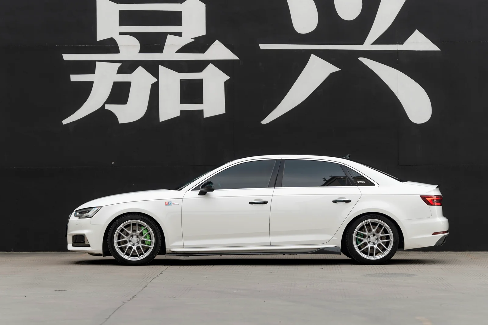 奥迪A4L改装MAKSTTON MST CK7018寸轮毂实拍图