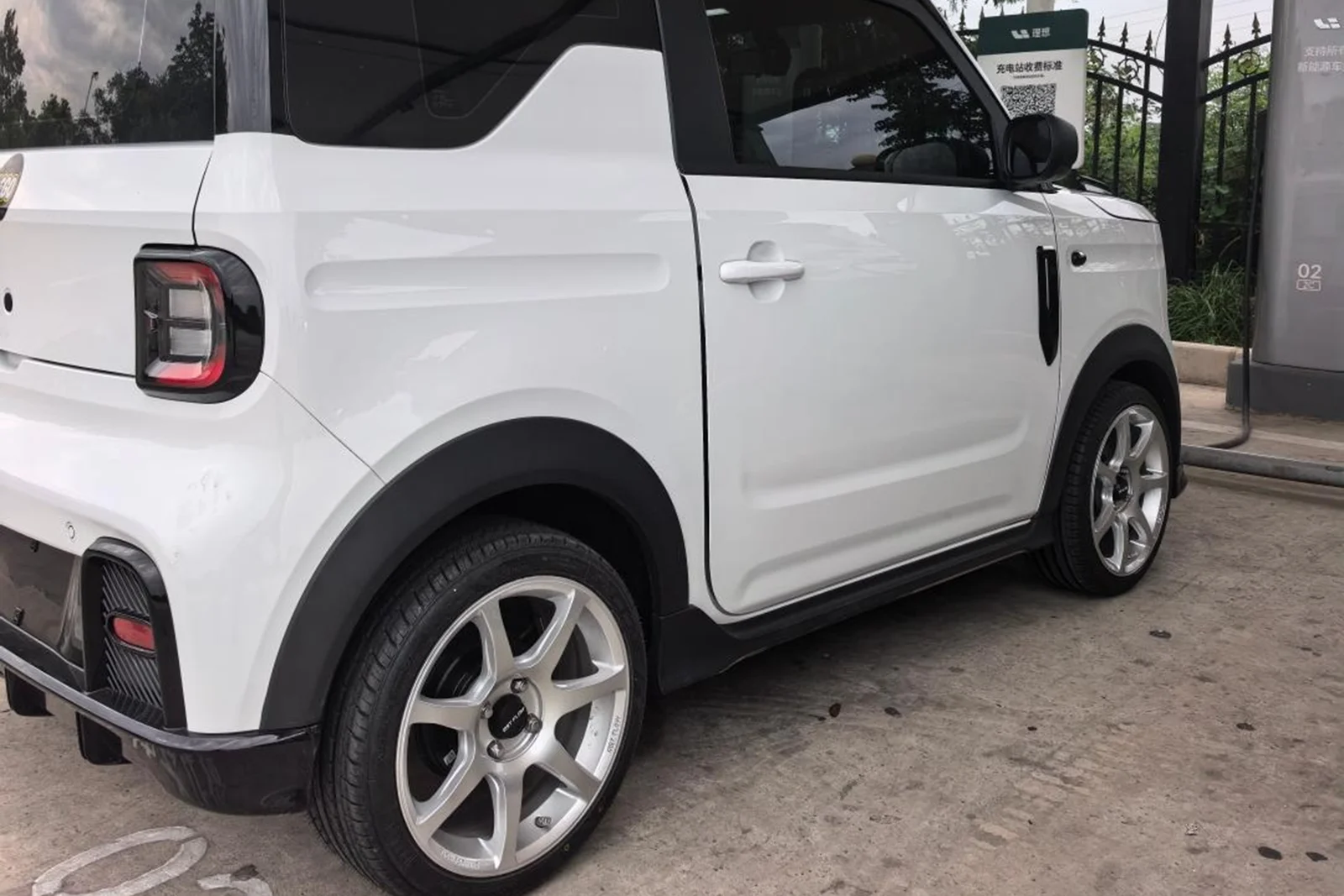 吉利熊猫Mini · FF MR7S 轮毂装车实拍，第3张