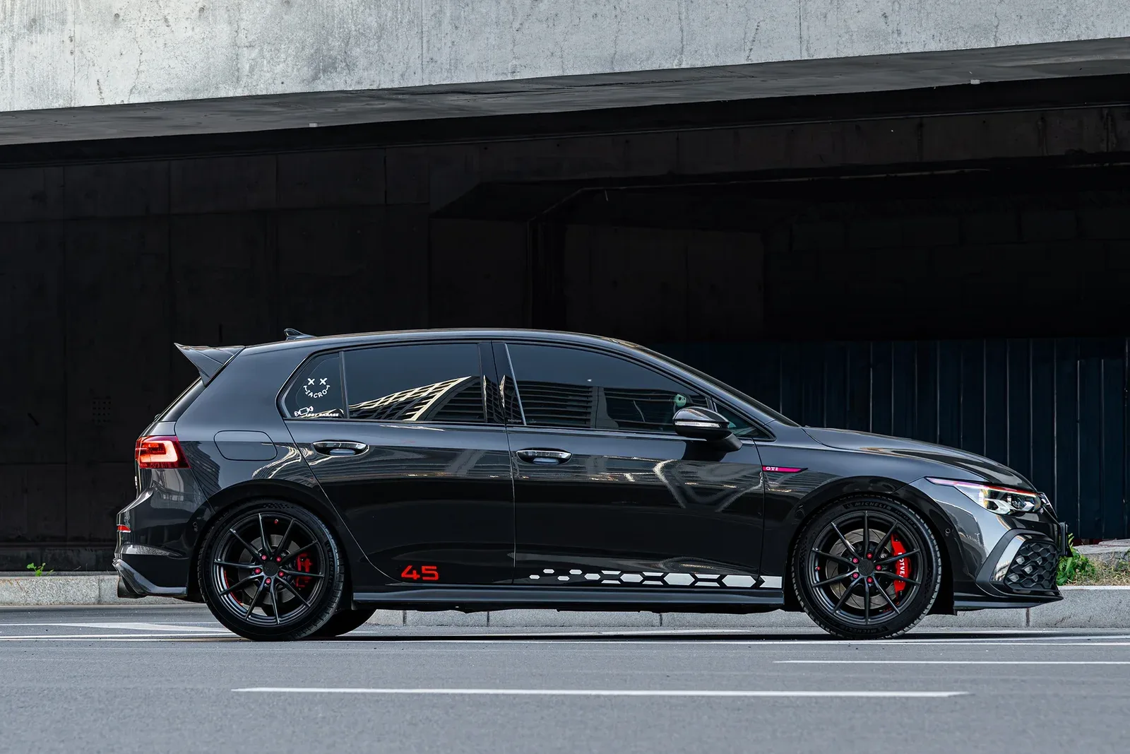 大众高尔夫八代GTI · FG 011M 轮毂装车实拍，第1张