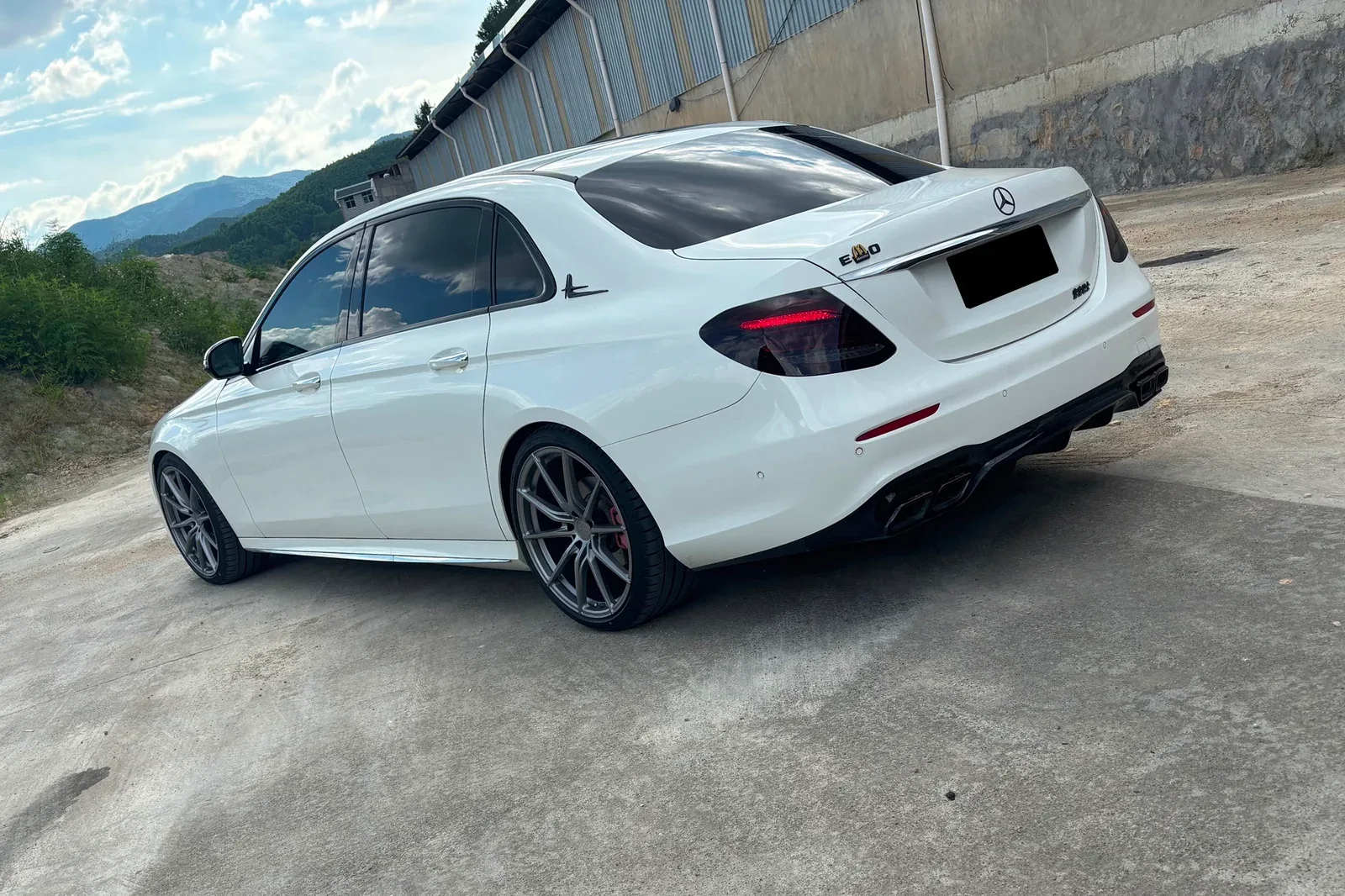 奔驰E300 · FG 011M 轮毂装车实拍，第3张