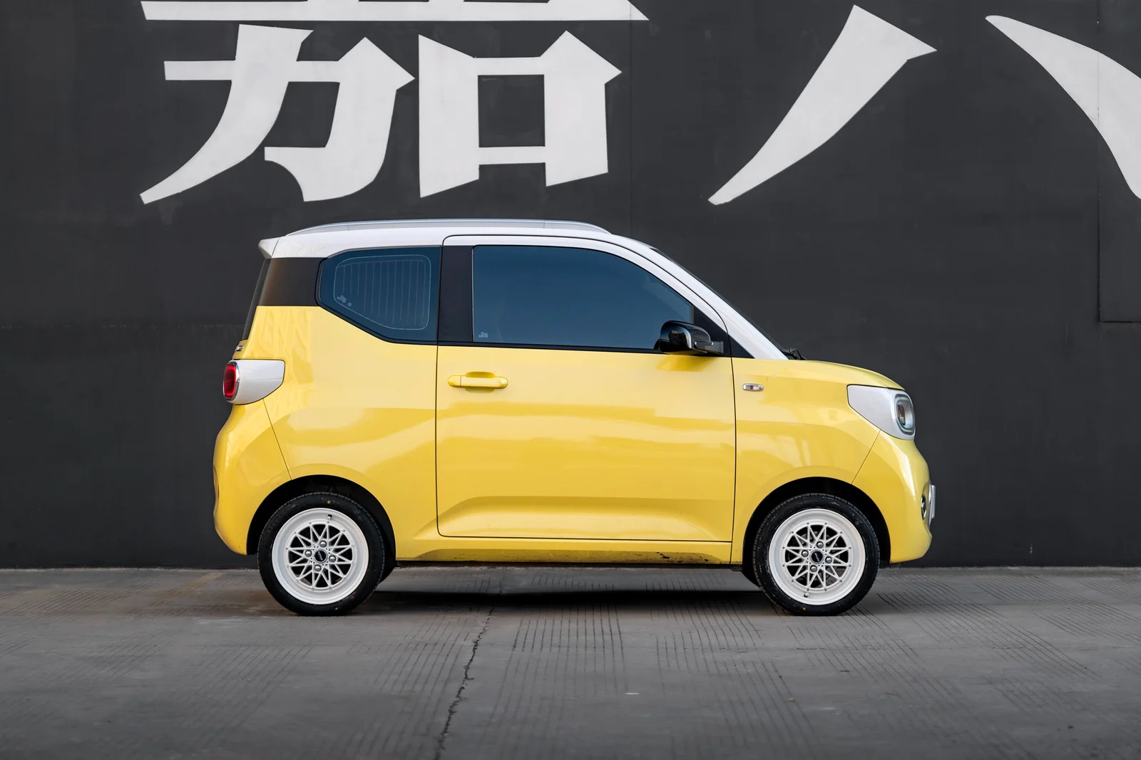 五菱宏光Mini EV搭载MAKSTTON GOT 006 14寸轮毂实拍图
