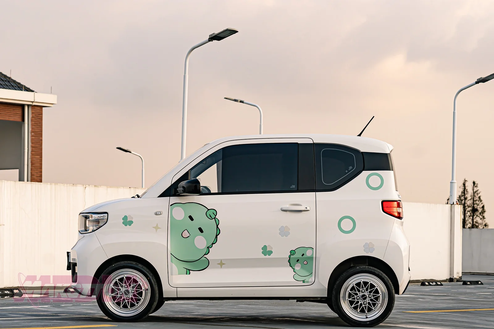五菱宏光Mini EV搭载MAKSTTON GOT 006 14寸轮毂实拍图