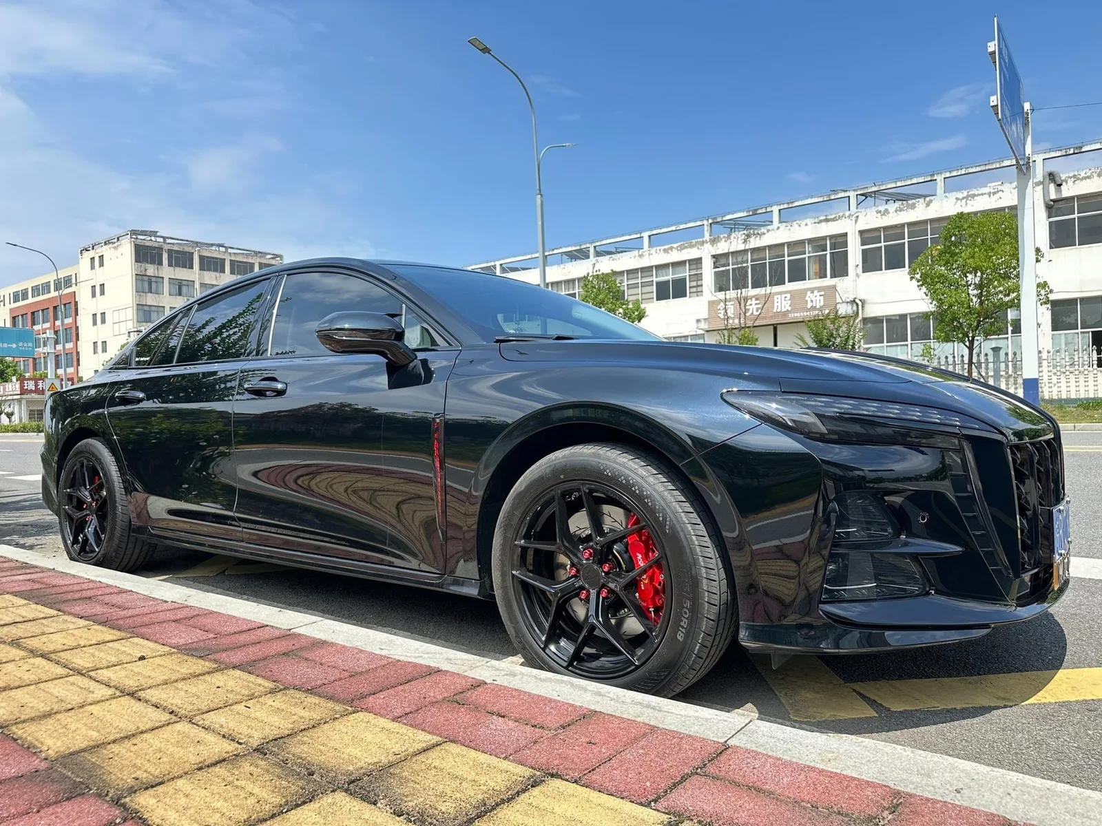 红旗H6搭载MAKSTTON FF FK07 18寸轮毂实拍图