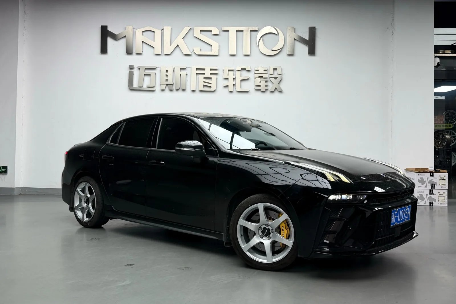 黑色领克03搭载MAKSTTON FF MR7 18寸轮毂实拍图，第3张