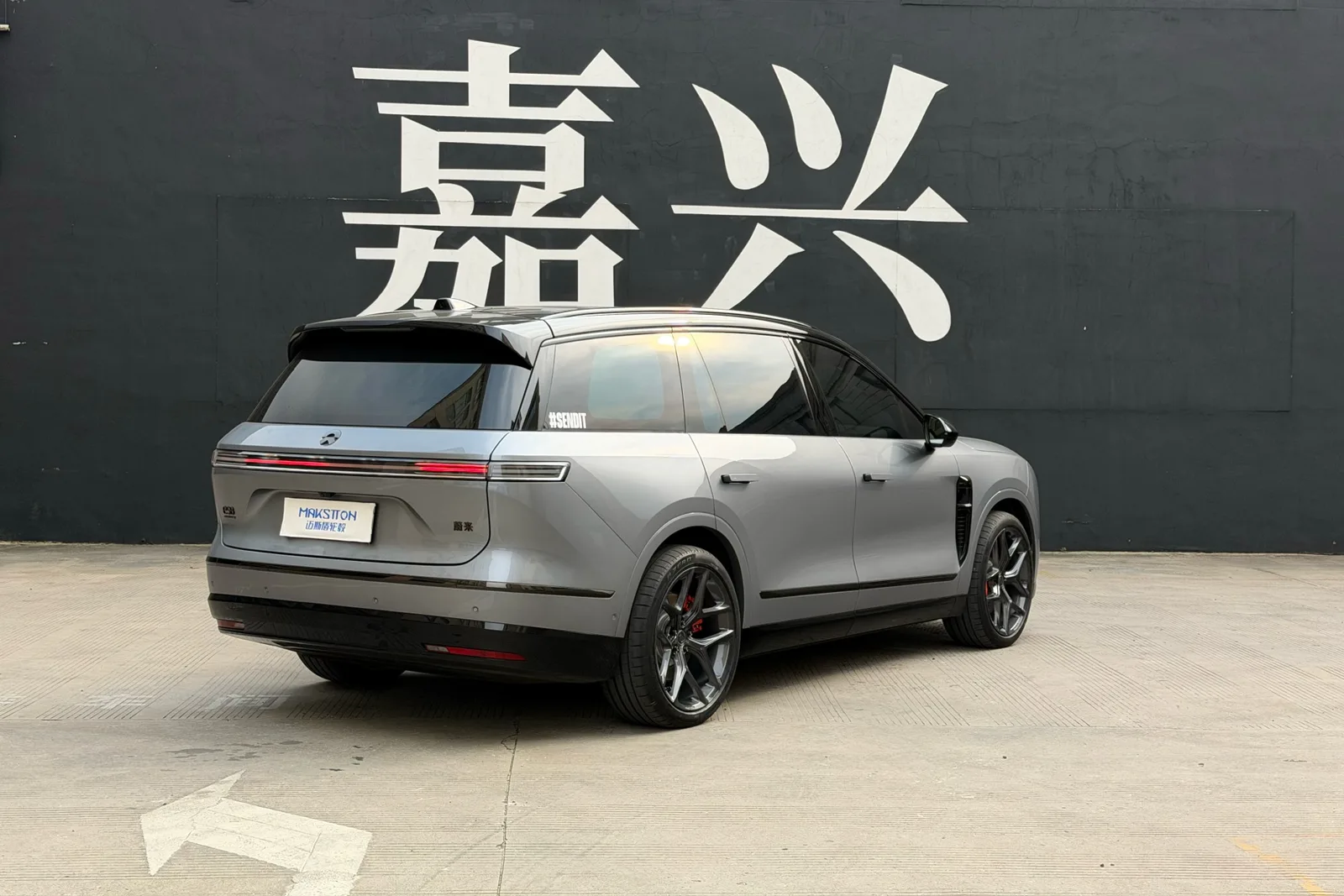 银色蔚来 ES8搭载MAKSTTON FG FK07R 22寸轮毂实拍图，第4张