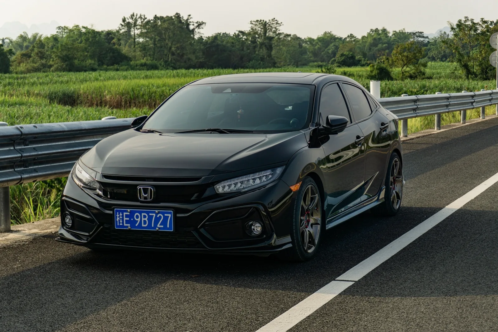 黑色本田思域搭载MAKSTTON FF MR7 18寸轮毂实拍图，第5张