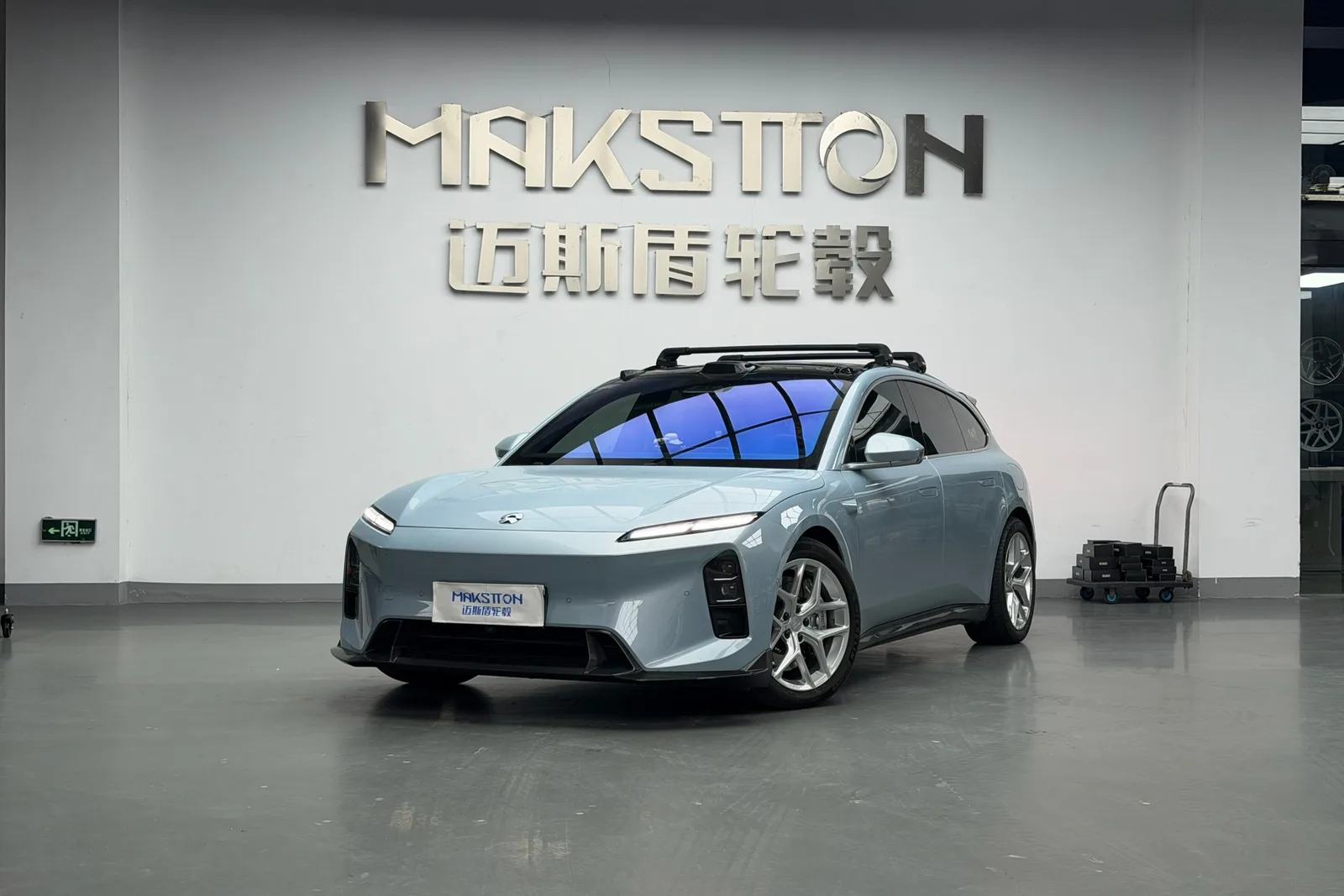 蓝色蔚来ET5T搭载MAKSTTON FG FK07RL 19寸轮毂实拍图，第5张