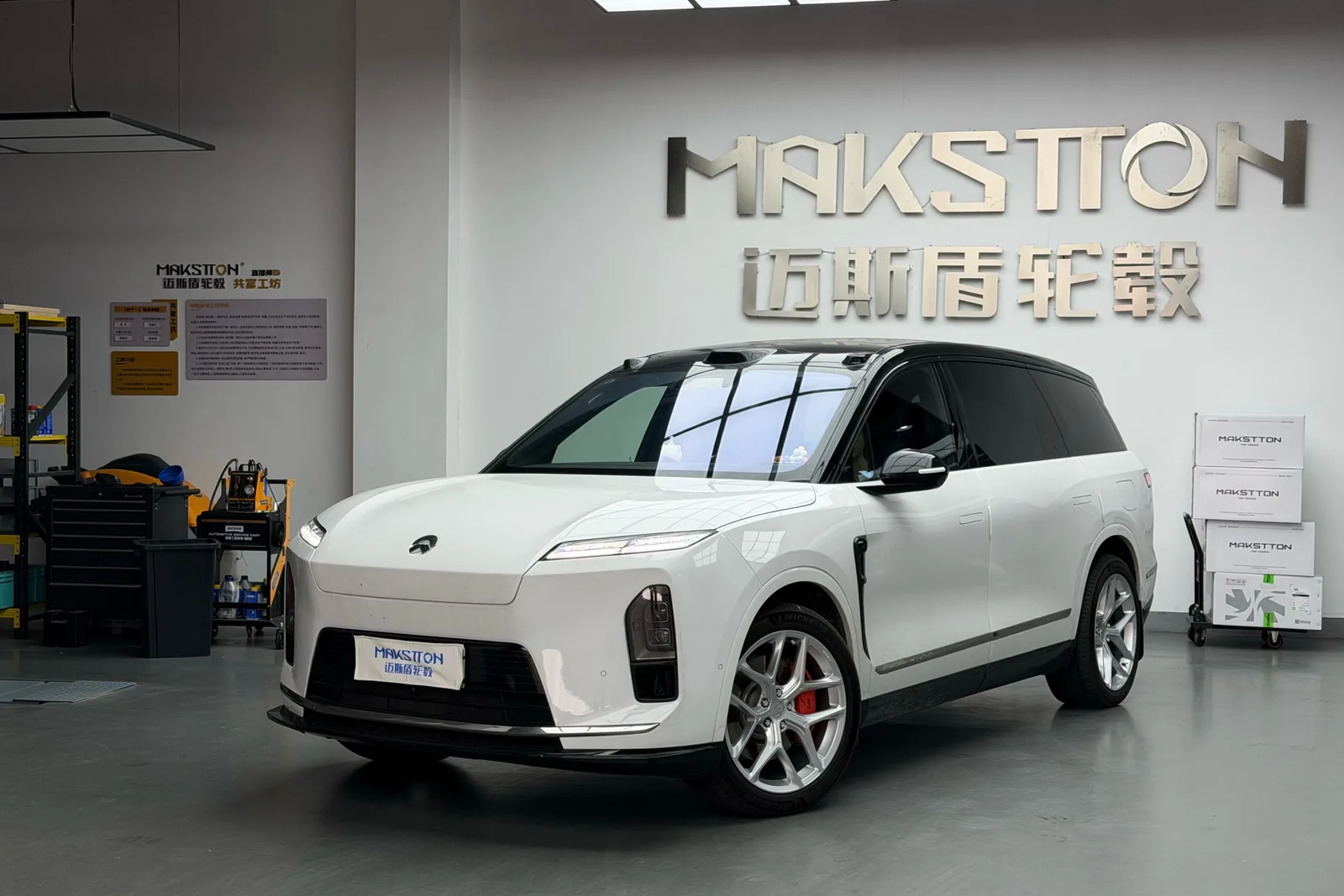 白色蔚来 ES8搭载MAKSTTON FG FK07R 21寸轮毂实拍图，第3张