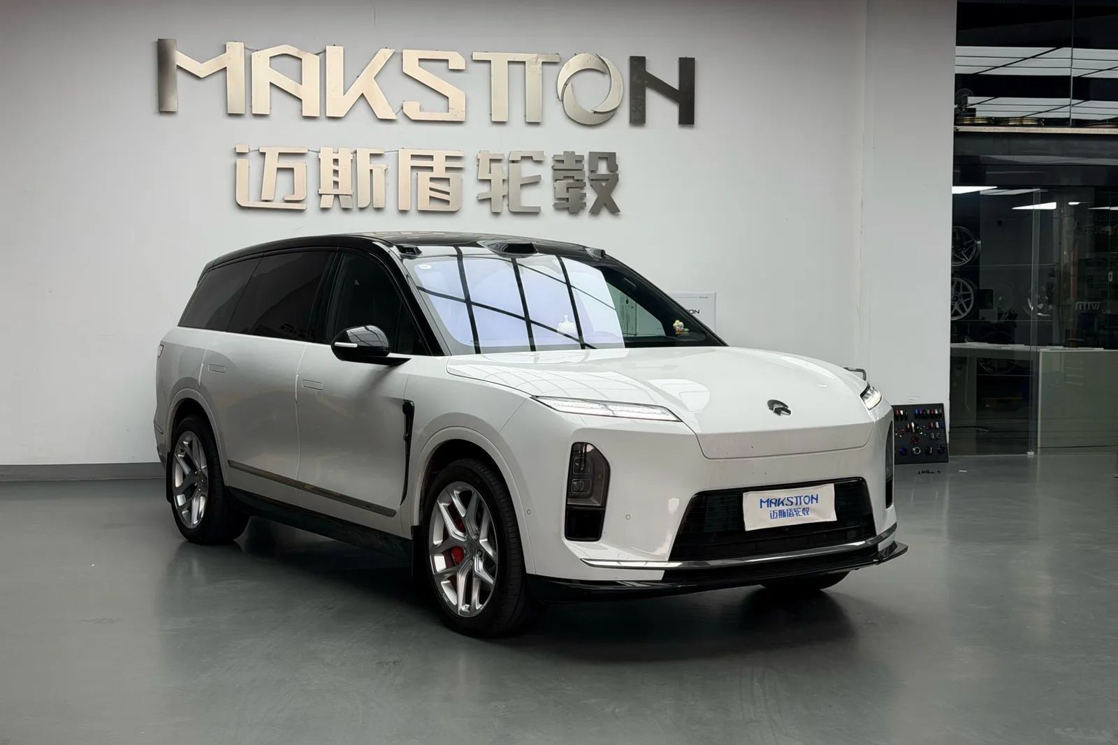 白色蔚来 ES8搭载MAKSTTON FG FK07R 21寸轮毂实拍图，第5张