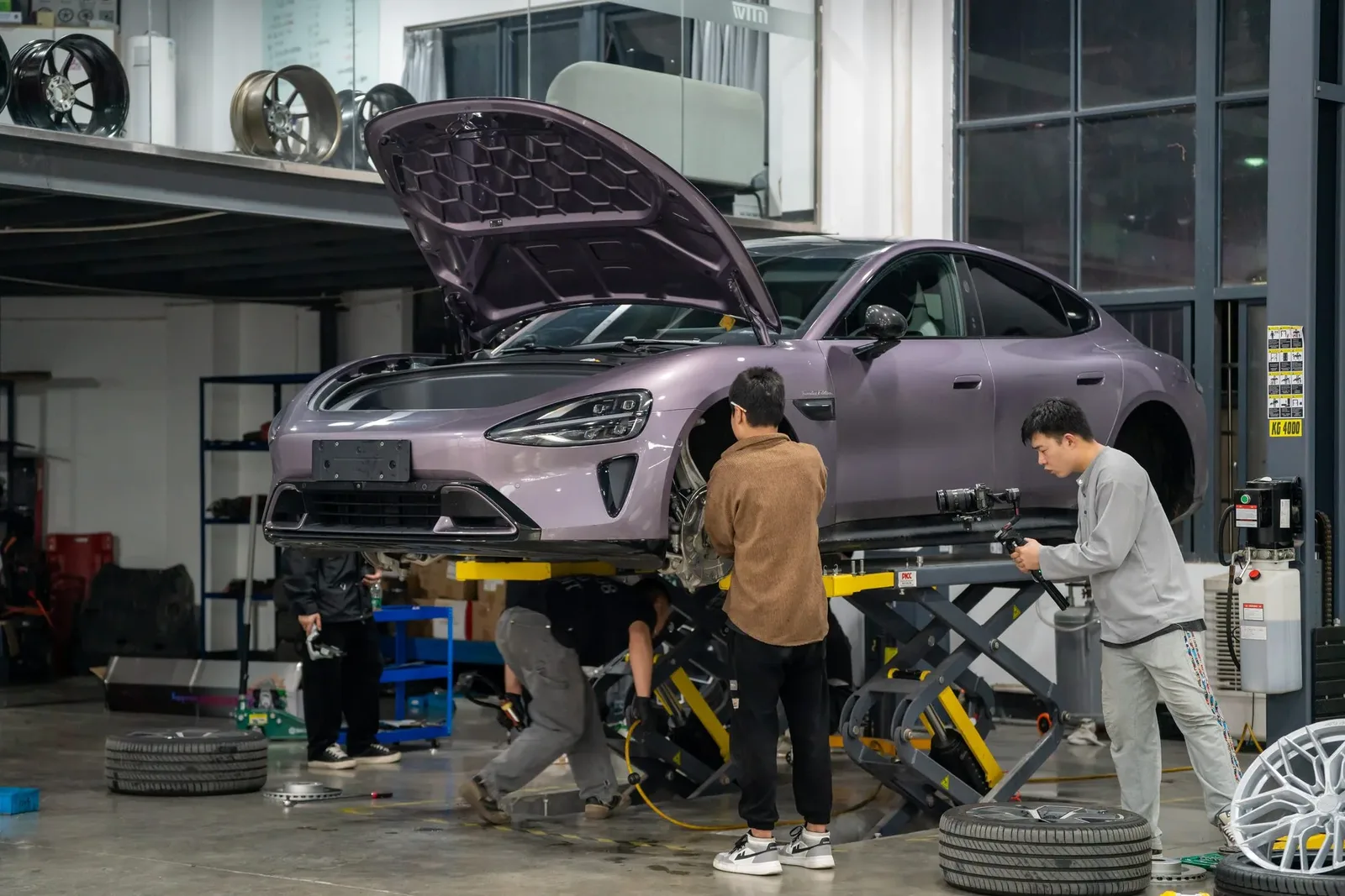小米 SU7 · 首次改装拍摄，十四天，三个品牌，一台车，现场影像 3