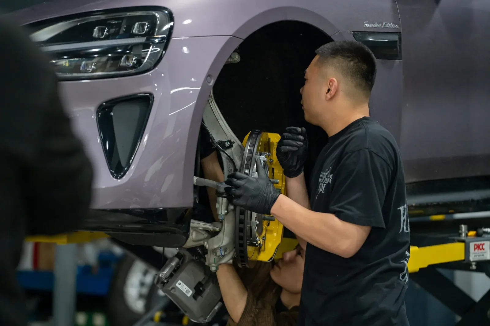 小米 SU7 · 首次改装拍摄，十四天，三个品牌，一台车，现场影像 4