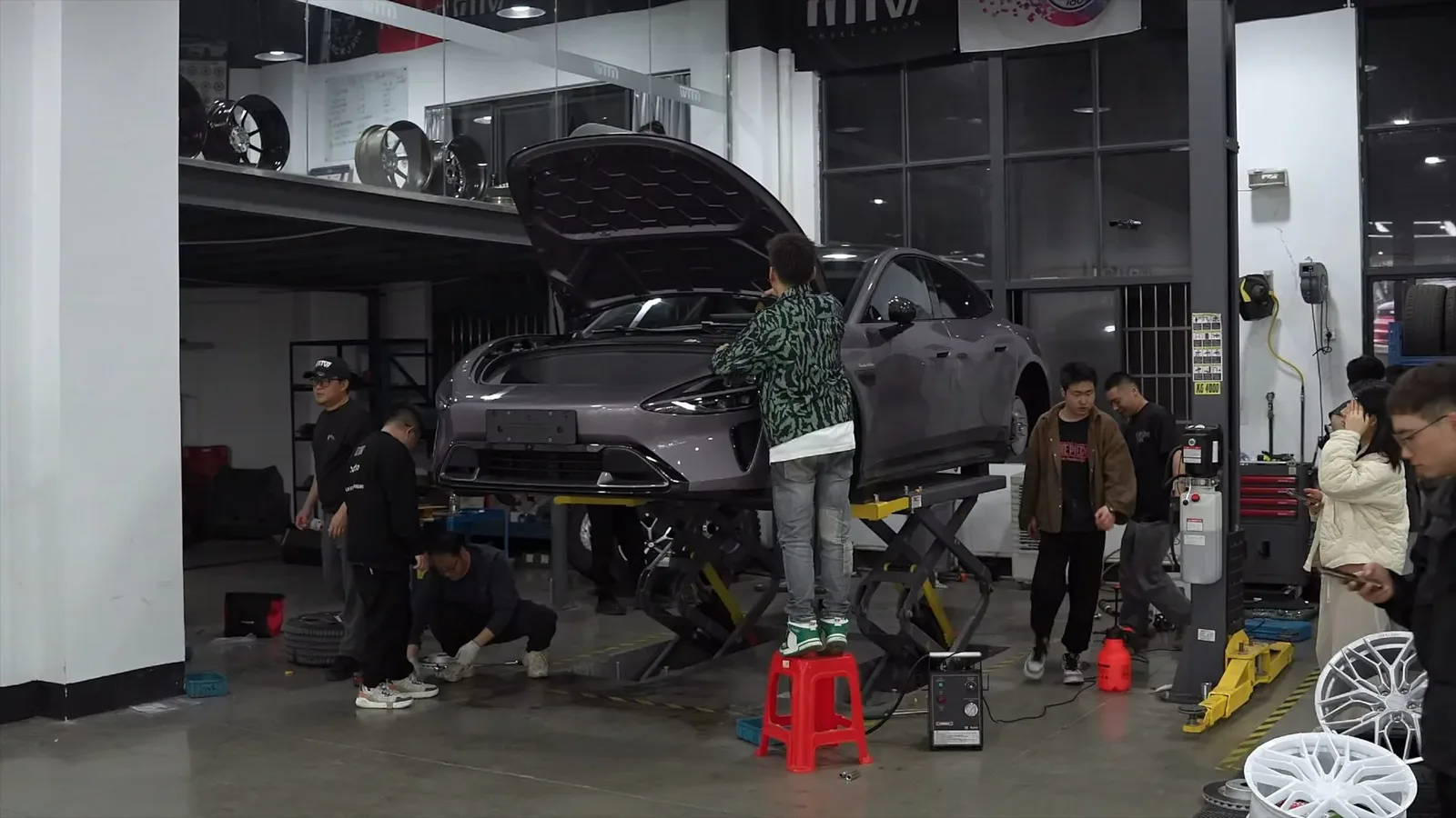 小米 SU7 · 首次改装拍摄，十四天，三个品牌，一台车，现场影像 7