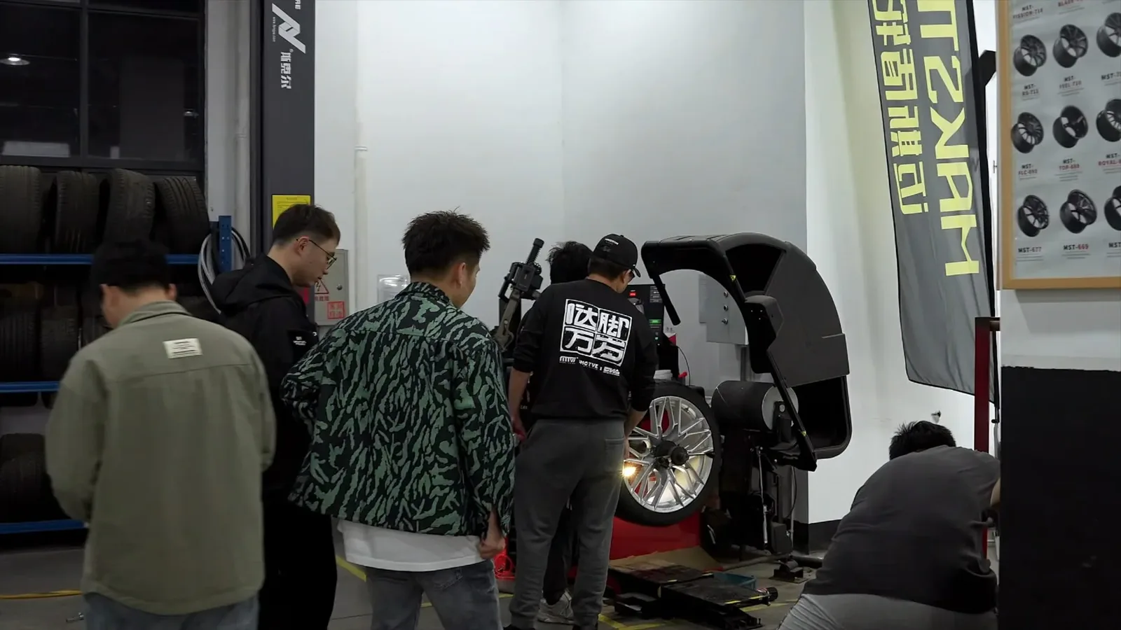 小米 SU7 · 首次改装拍摄，十四天，三个品牌，一台车，现场影像 8
