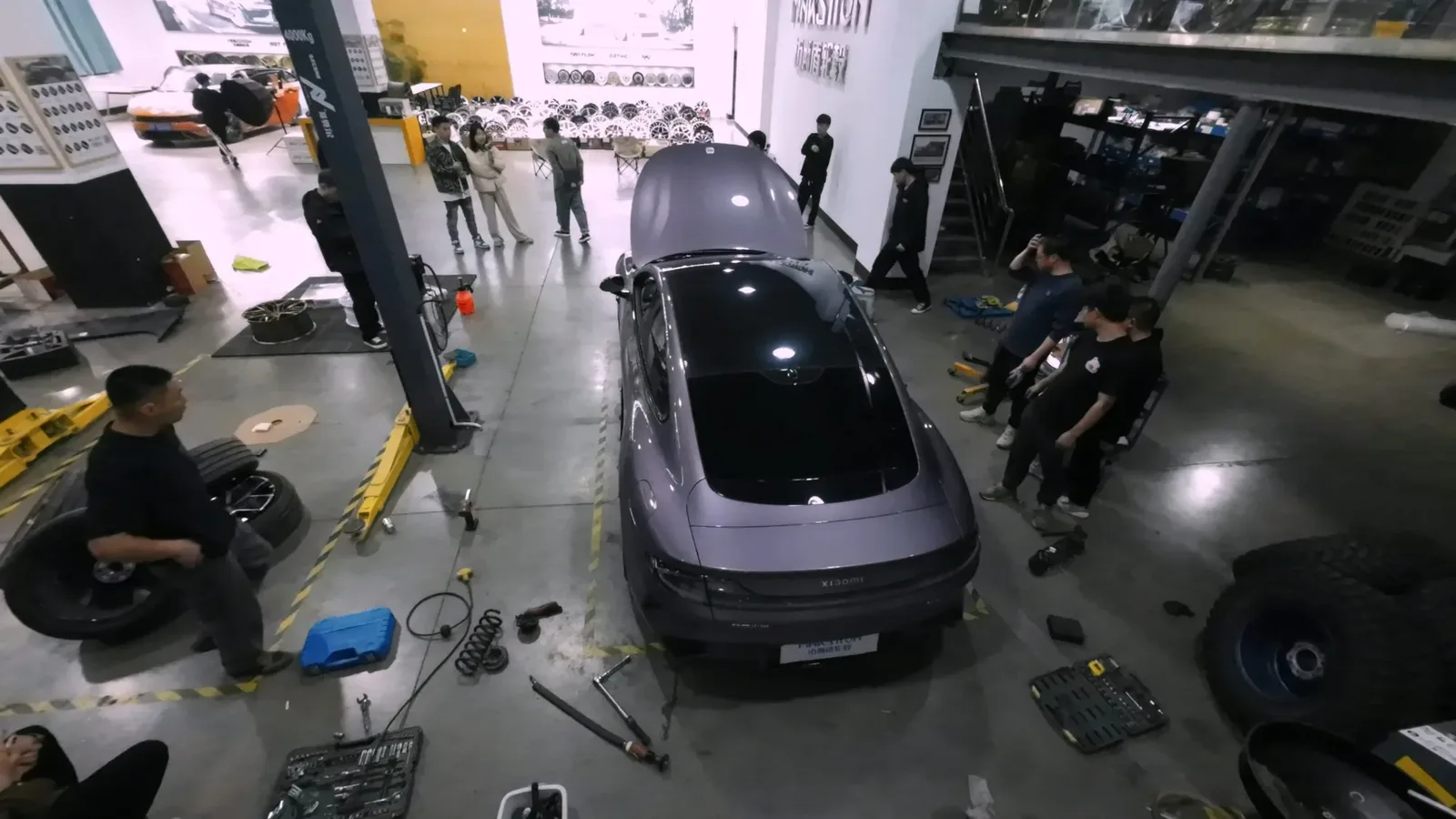 小米 SU7 · 首次改装拍摄，十四天，三个品牌，一台车，现场影像 17