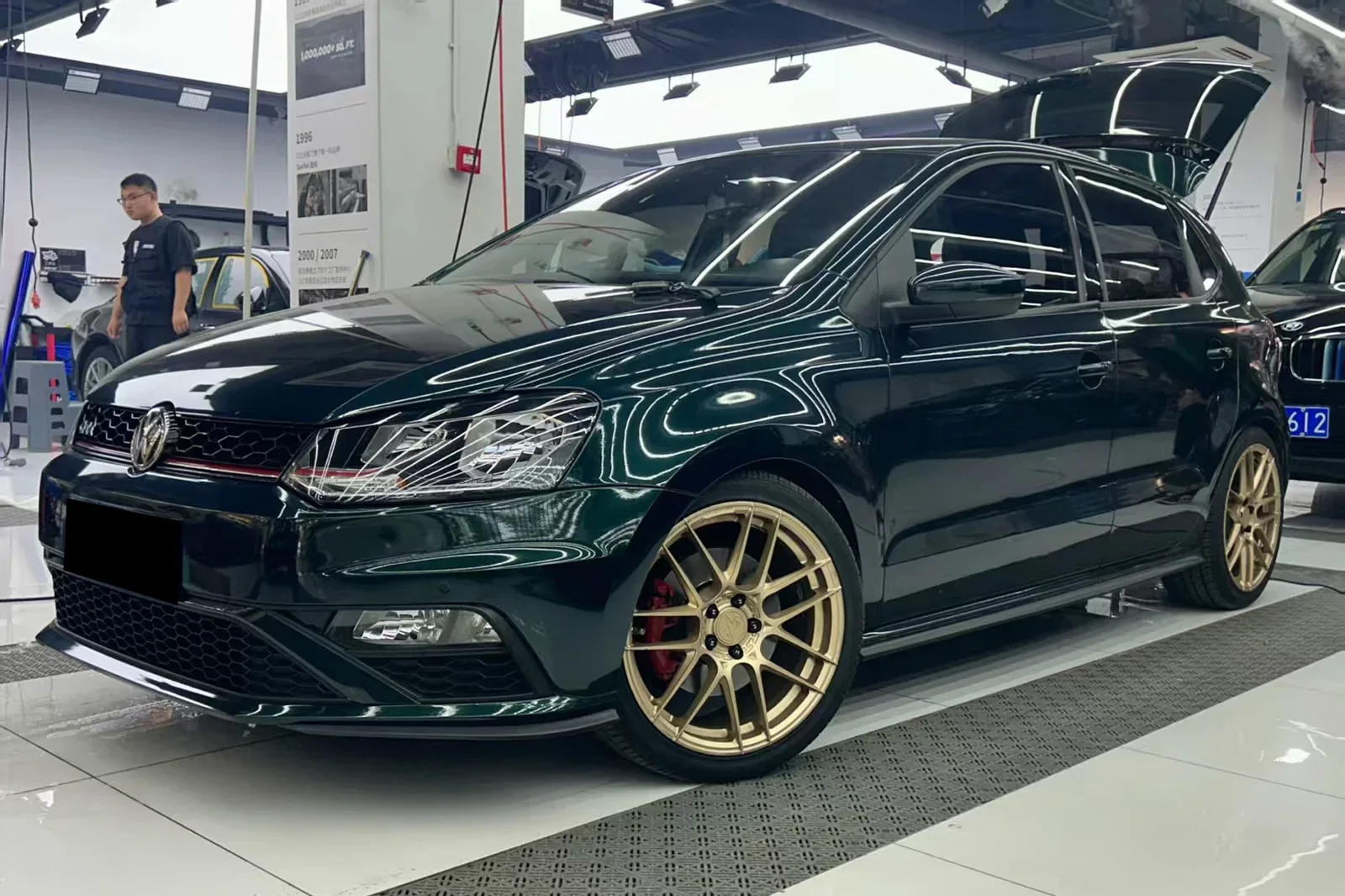 大众POLO搭载MAKSTTON FG CK70 17寸轮毂实拍图