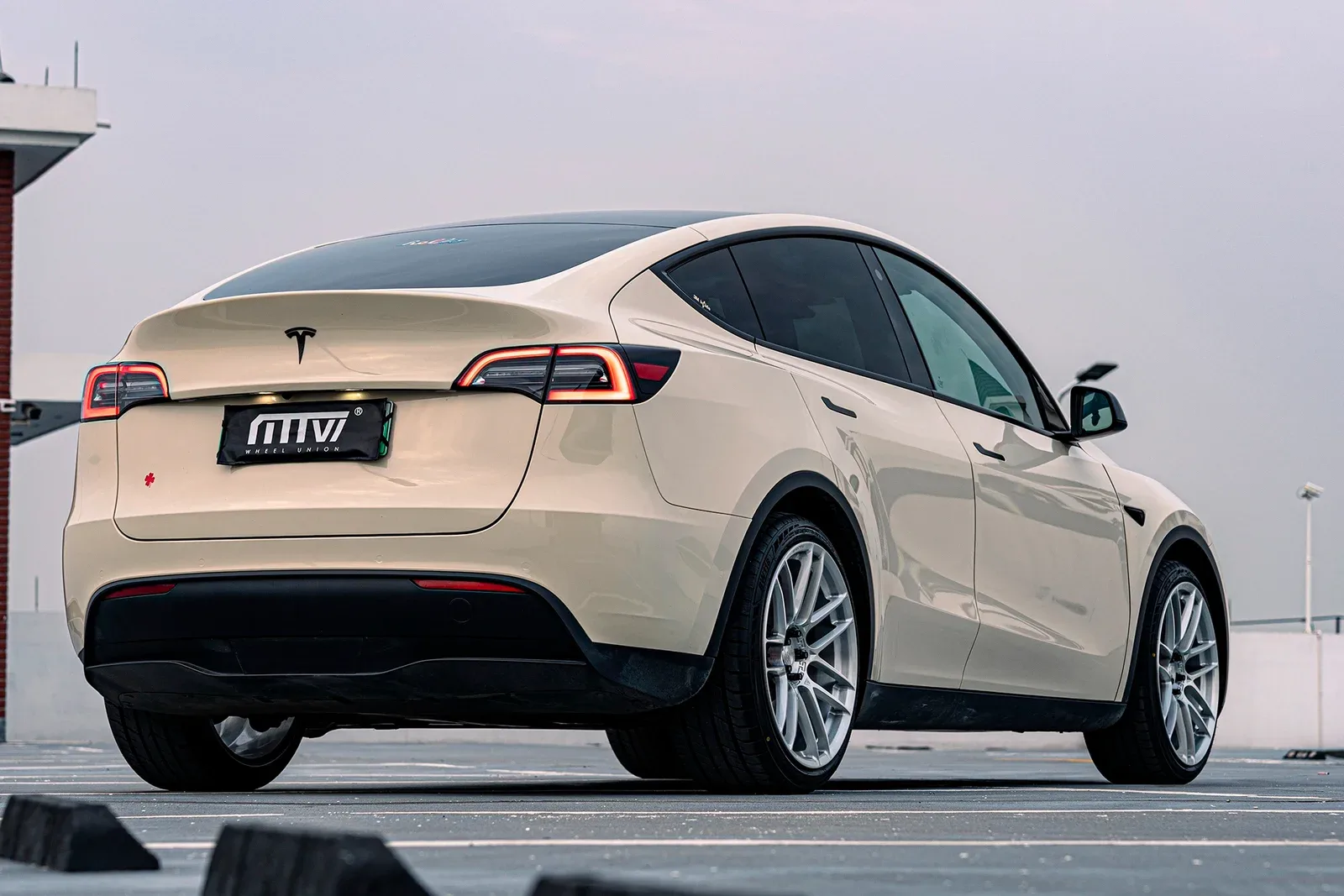 特斯拉ModelY · FG CK70 轮毂装车实拍，第2张