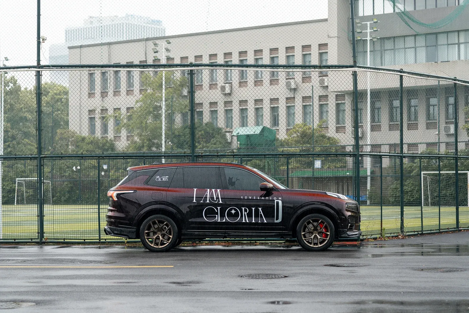 领克09搭载MAKSTTON FG FK07R 20寸轮毂实拍图