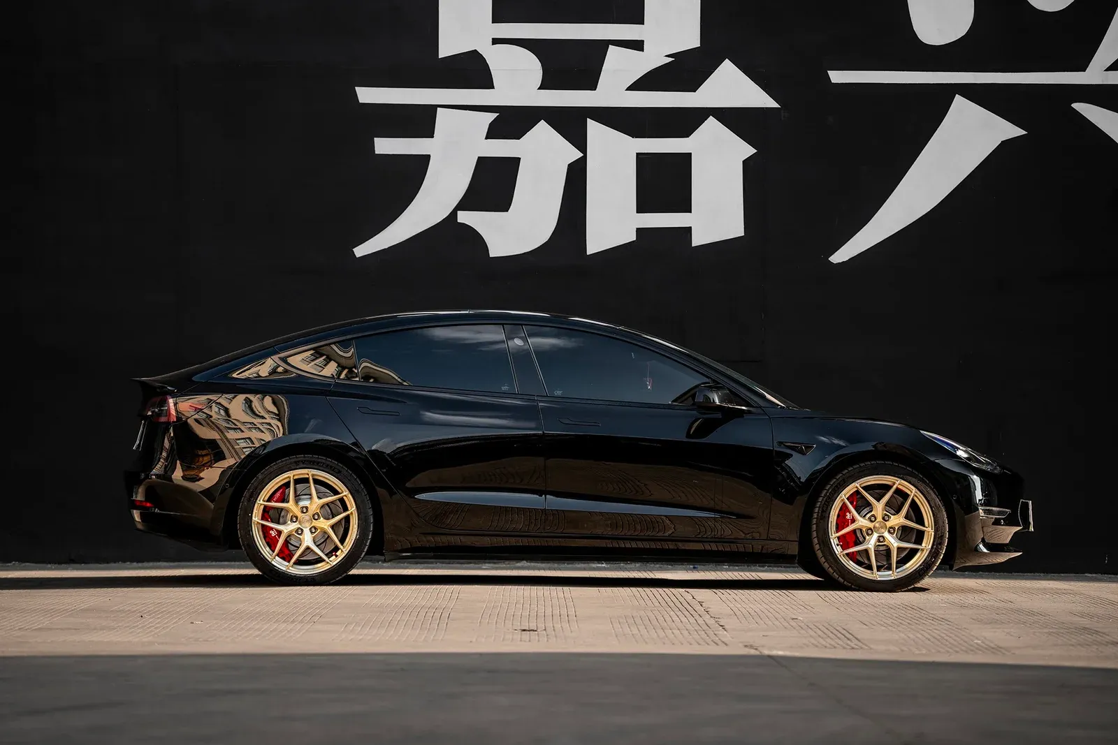 特斯拉Model3改装MAKSTTON FG FK0719寸轮毂实拍图