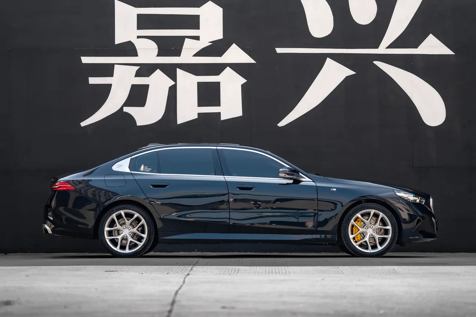 宝马530搭载MAKSTTON FG FK07R 20寸轮毂实拍图