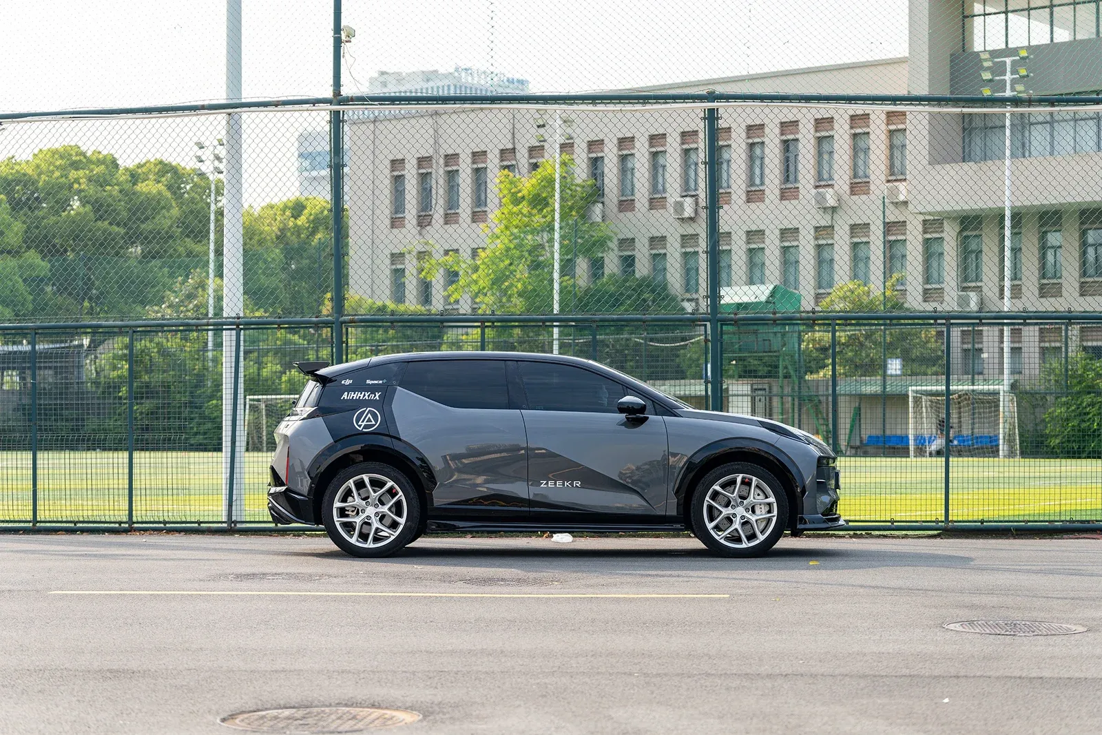 极氪X搭载MAKSTTON FG FK07RL 20寸轮毂实拍图