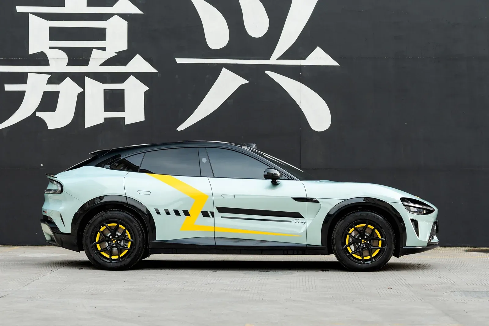 小米YU7搭载MAKSTTON FG FK07RS 19寸轮毂实拍图