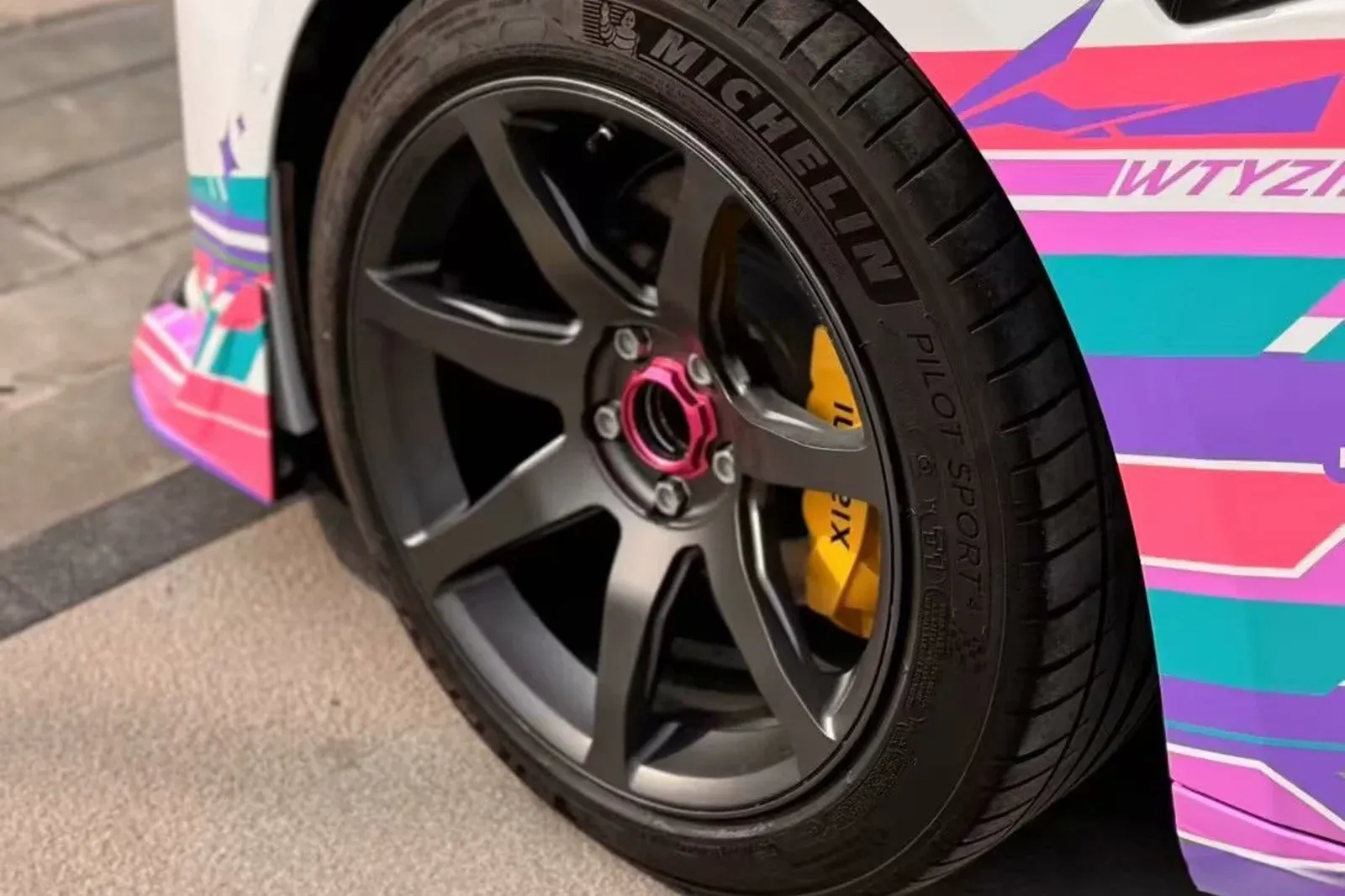 特斯拉Model3改装MAKSTTON FG MR718寸轮毂实拍图（第4张）