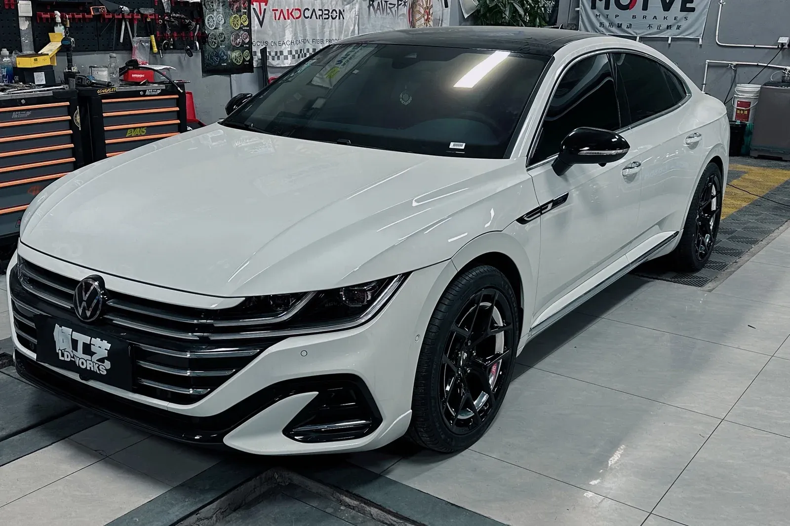 大众CC搭载MAKSTTON FG FK07RS 19寸轮毂实拍图
