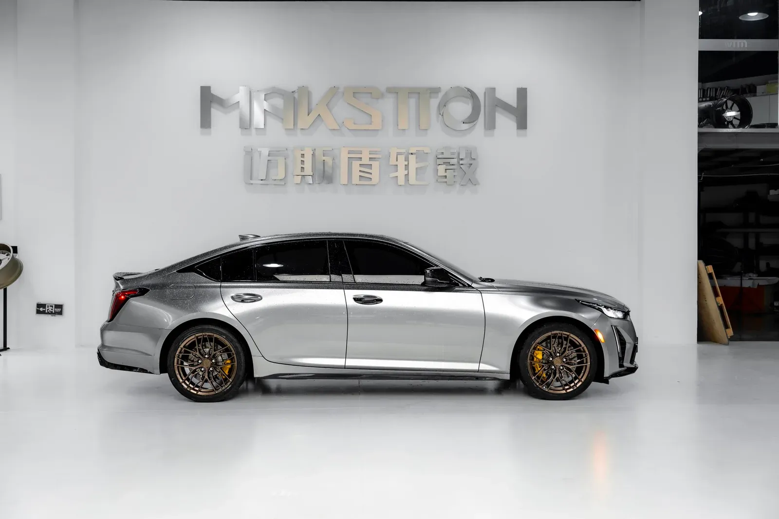 凯迪拉克CT5搭载MAKSTTON FG FK08 19寸轮毂实拍图