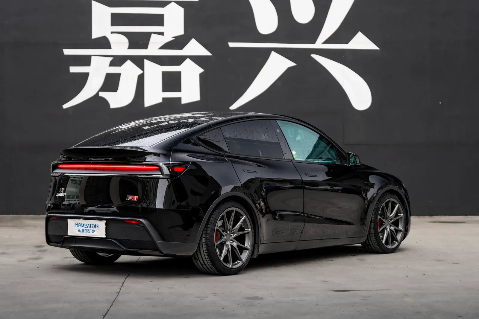 特斯拉ModelY焕新版改装MAKSTTON FG FR921寸轮毂实拍图（第3张）