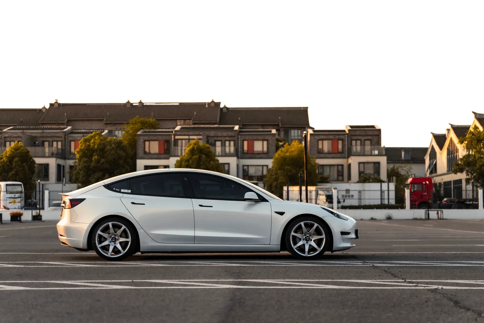 特斯拉Model3改装MAKSTTON FG MR7 MONO19寸轮毂实拍图